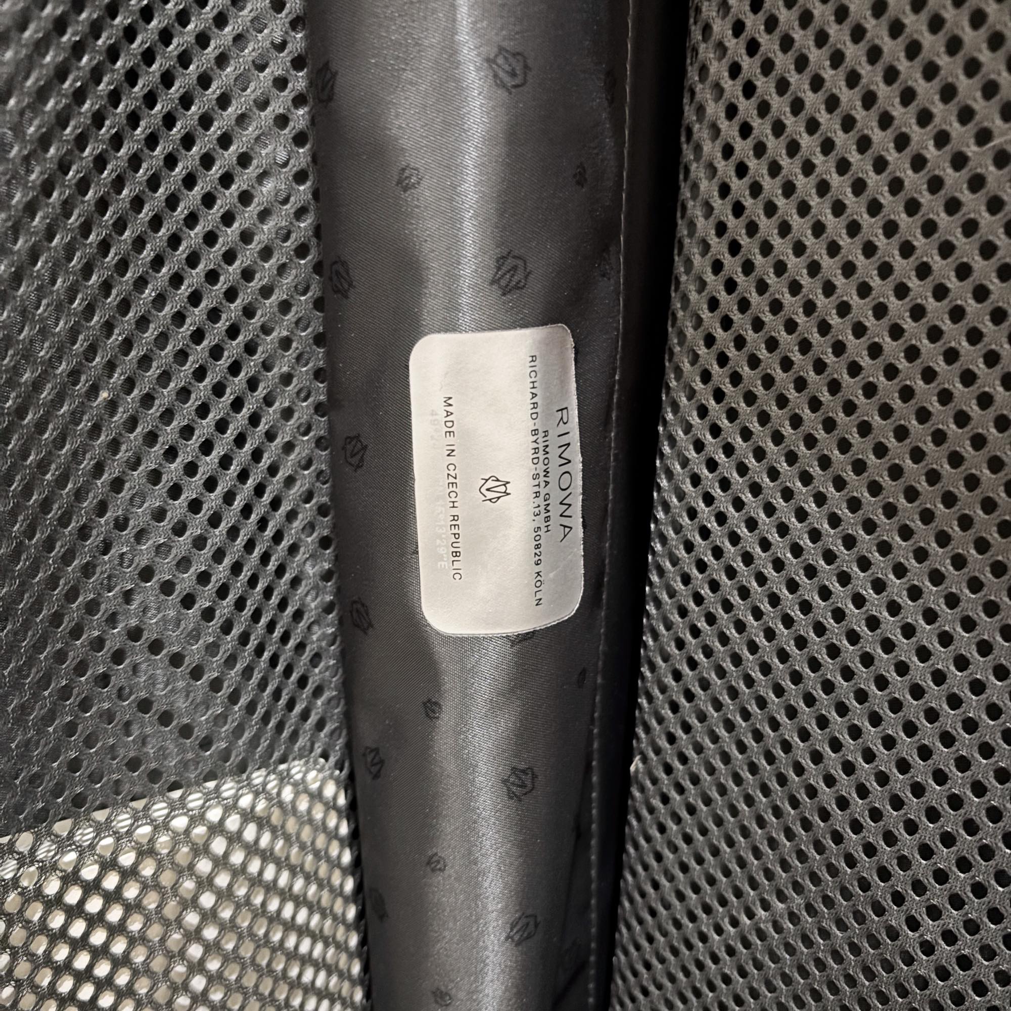 リモワ　エッセンシャル　キャビンS　34L　832.52.63.1-2　中古美品　マットブラック