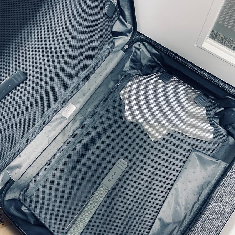 リモワ エッセンシャル  832.73 チェックインL 85L 中古美品 マットブラック