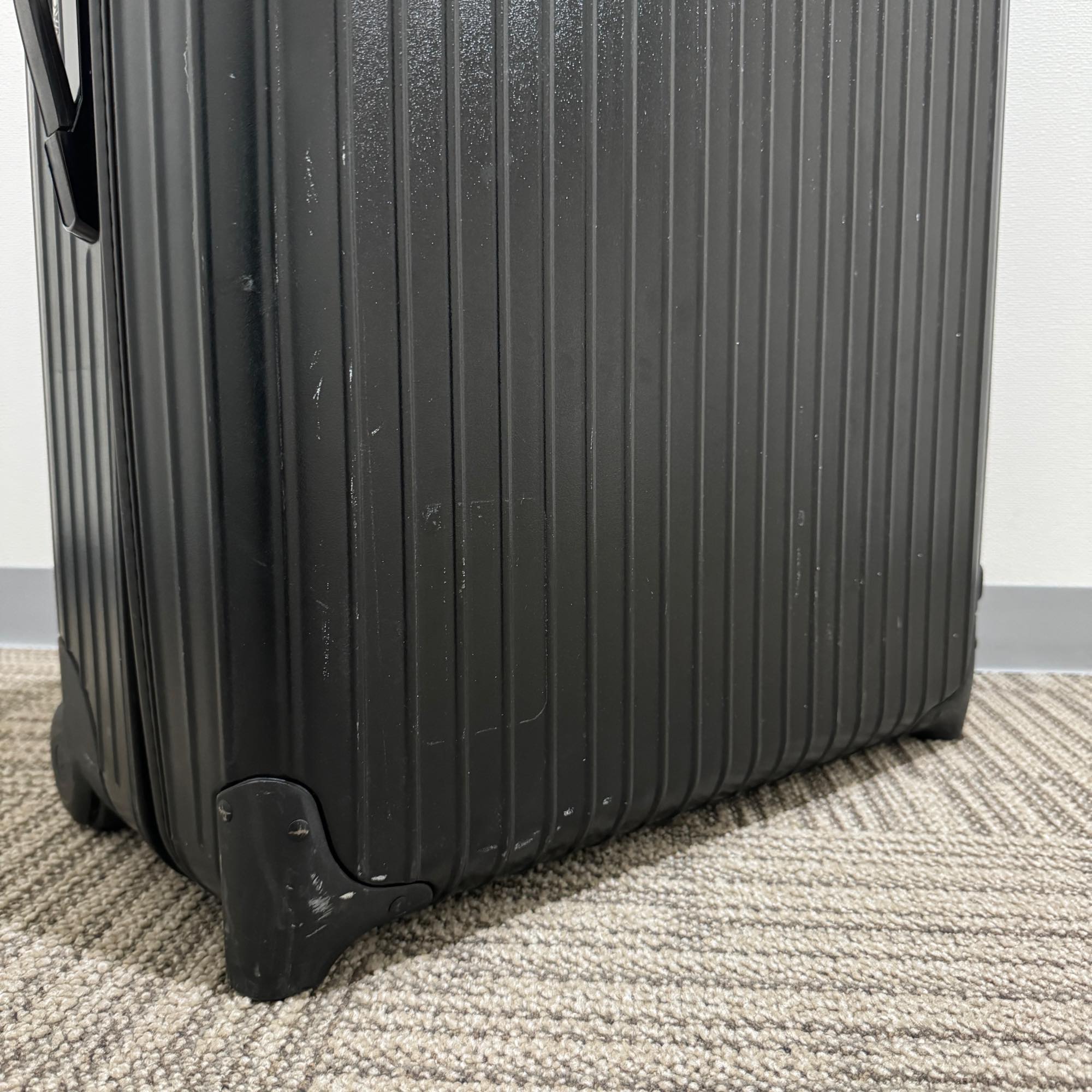 リモワ　サルサ　851.77-2　104リットル　中古商品　2輪