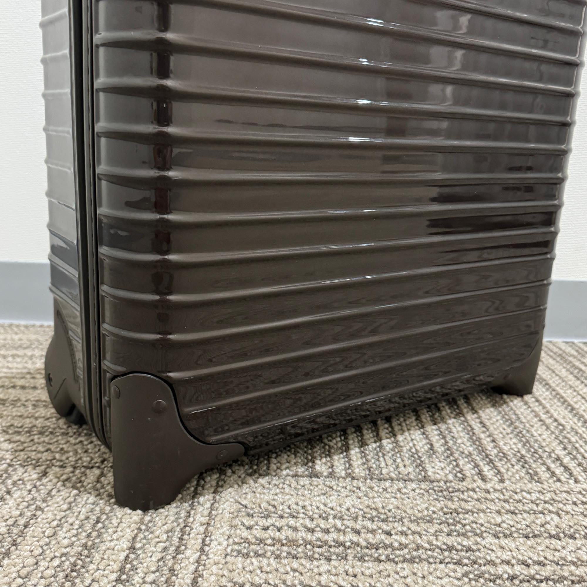 リモワ　サルサデラックス　852.40-2 　中古美品　25リットル　2輪