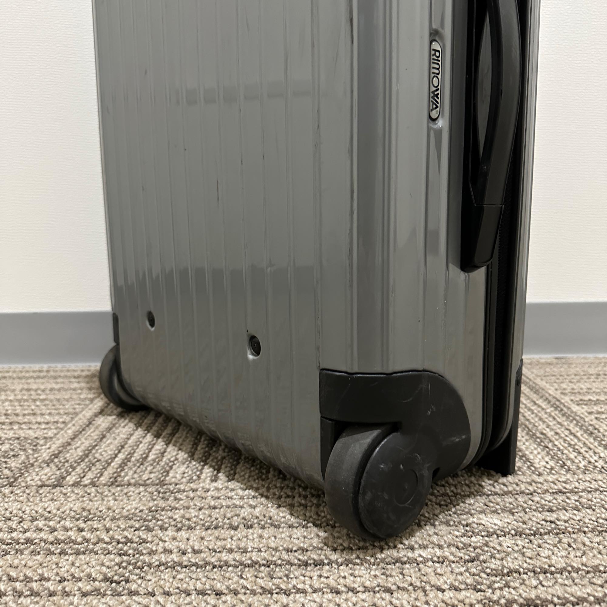 リモワ サルサ 中古商品 856.52-2 35リットル 2輪