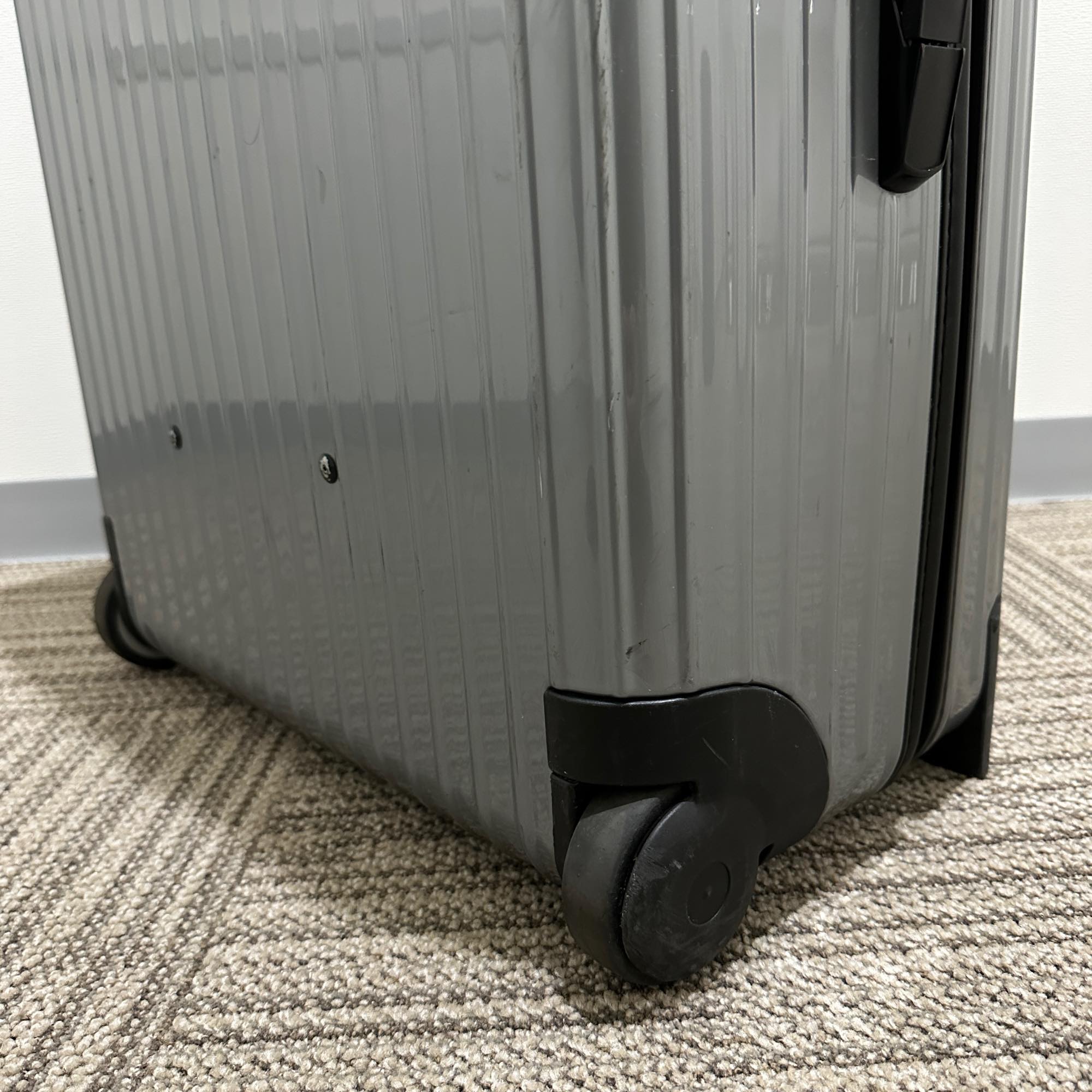 リモワ　サルサ　中古商品　856.70－2　82リットル　2輪