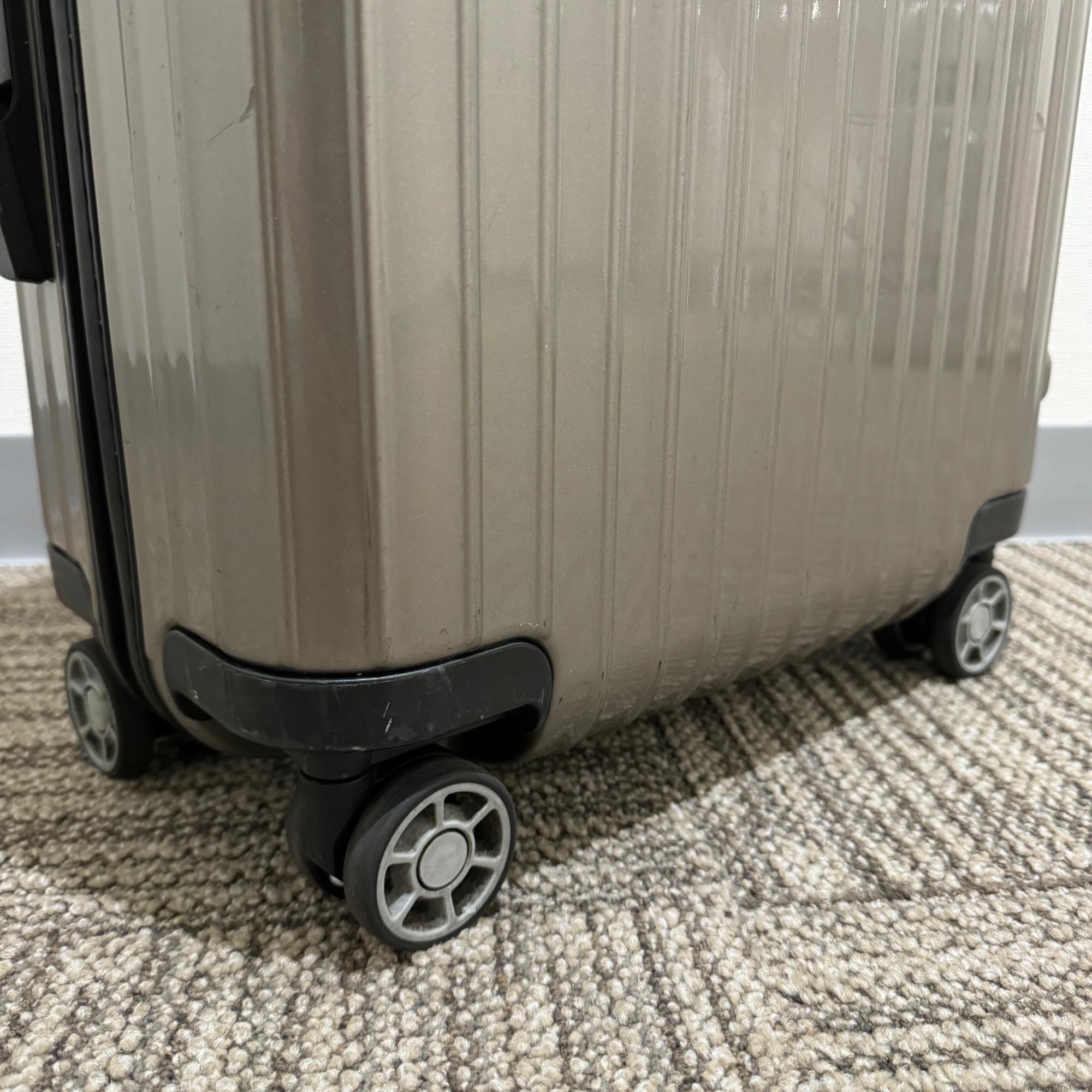 リモワ　サルサ　中古美品　869.52-2　35リットル　4輪