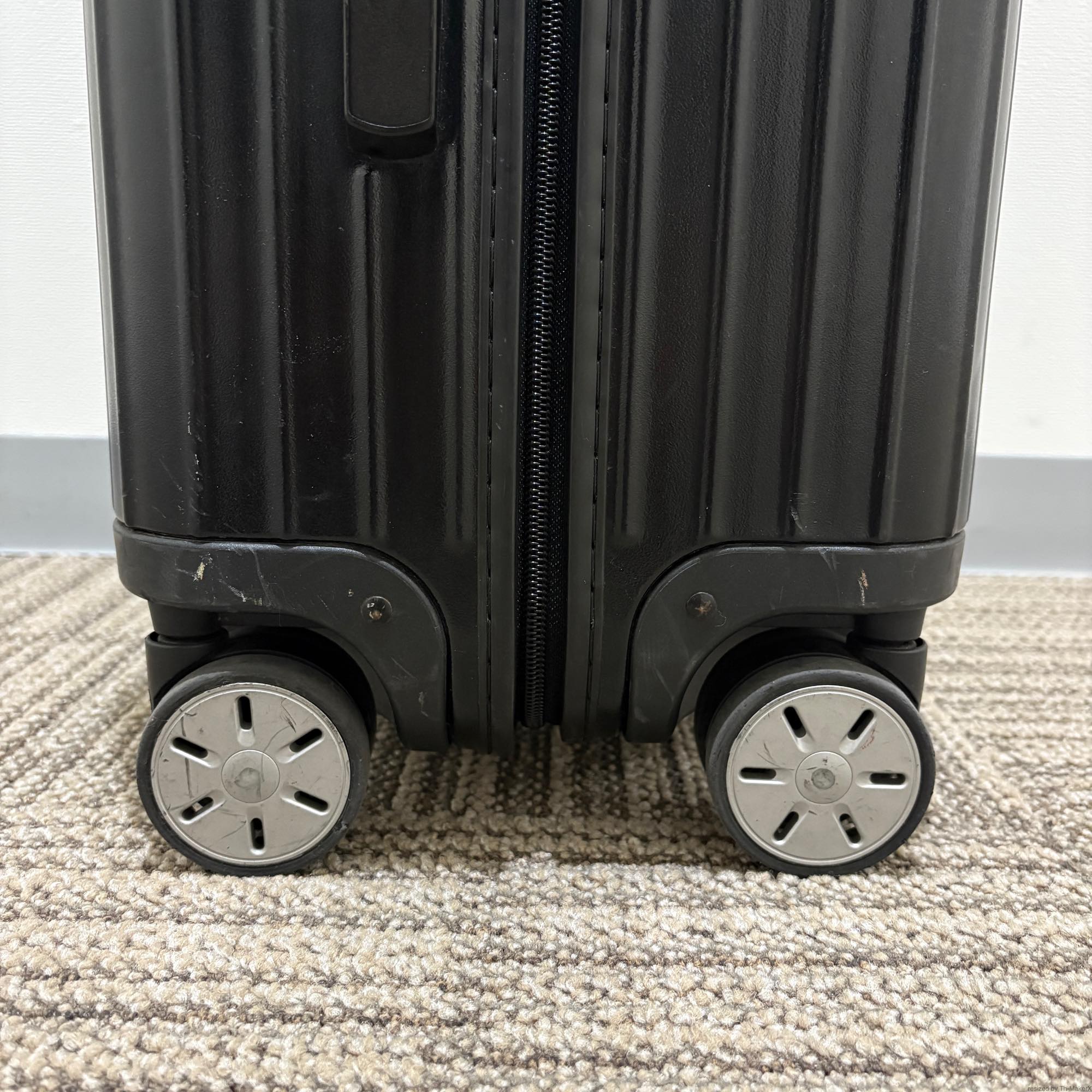 リモワ　サルサ(エッセンシャル)　871.54-2　51リットル　中古商品　4輪