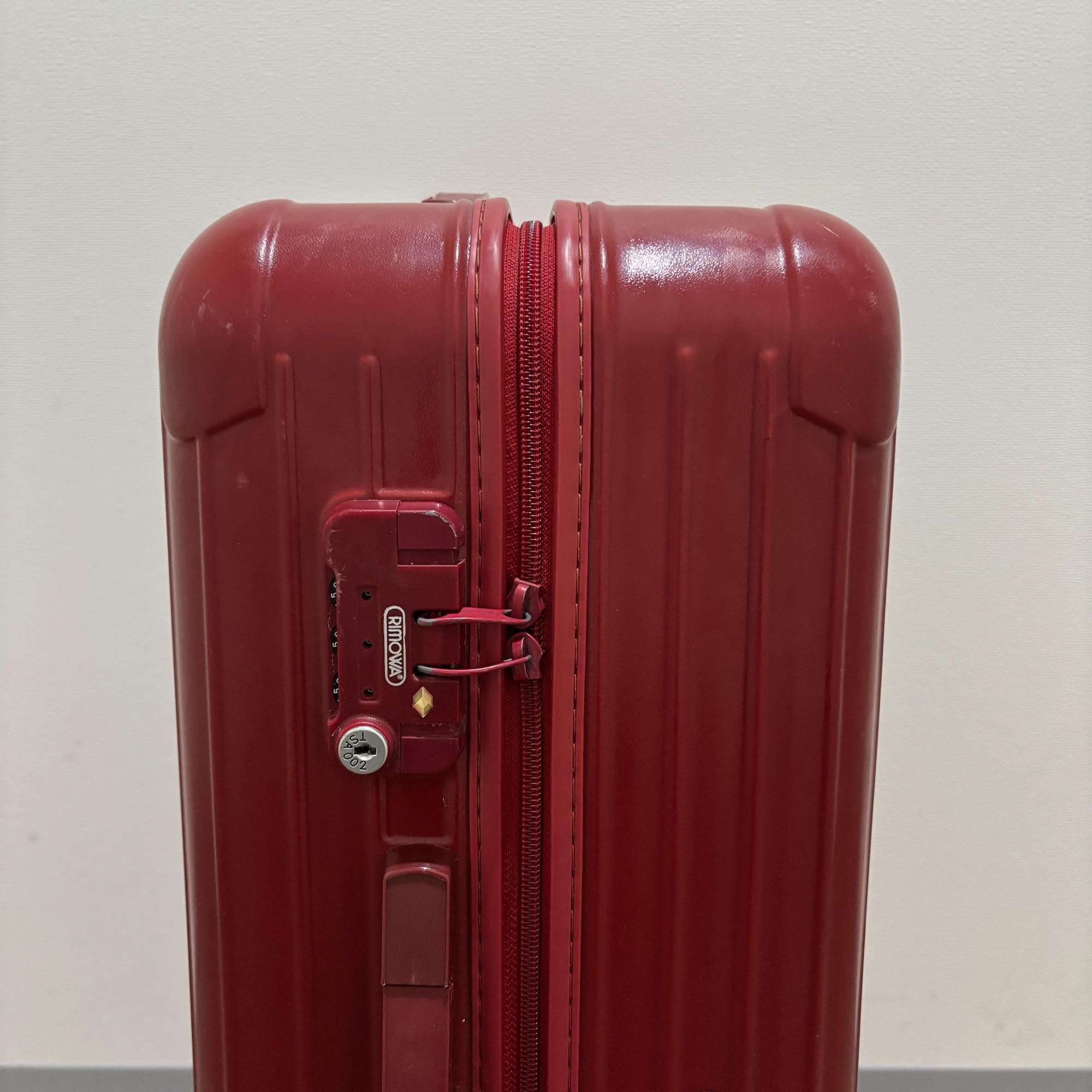 リモワ　エッセンシャル(サルサ)　875.63　中古美品　61リットル