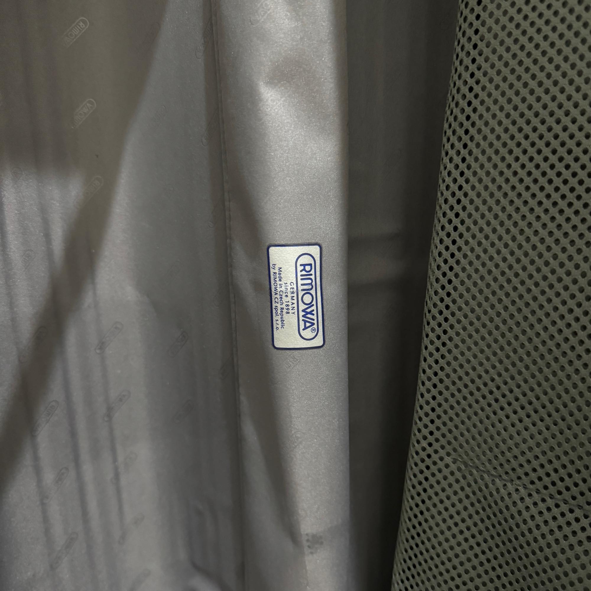 リモワ　サルサ　中古美品　876.63-2　63リットル　4輪