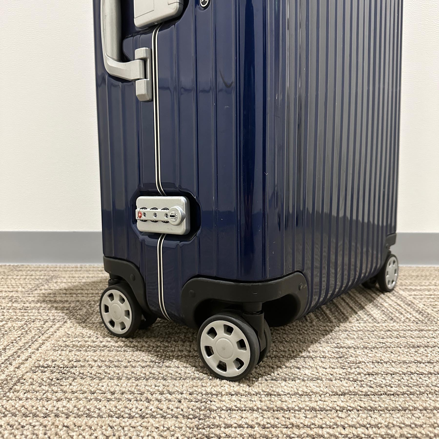 リモワ　リンボ　891.70-2　82L　中古美品　4輪
