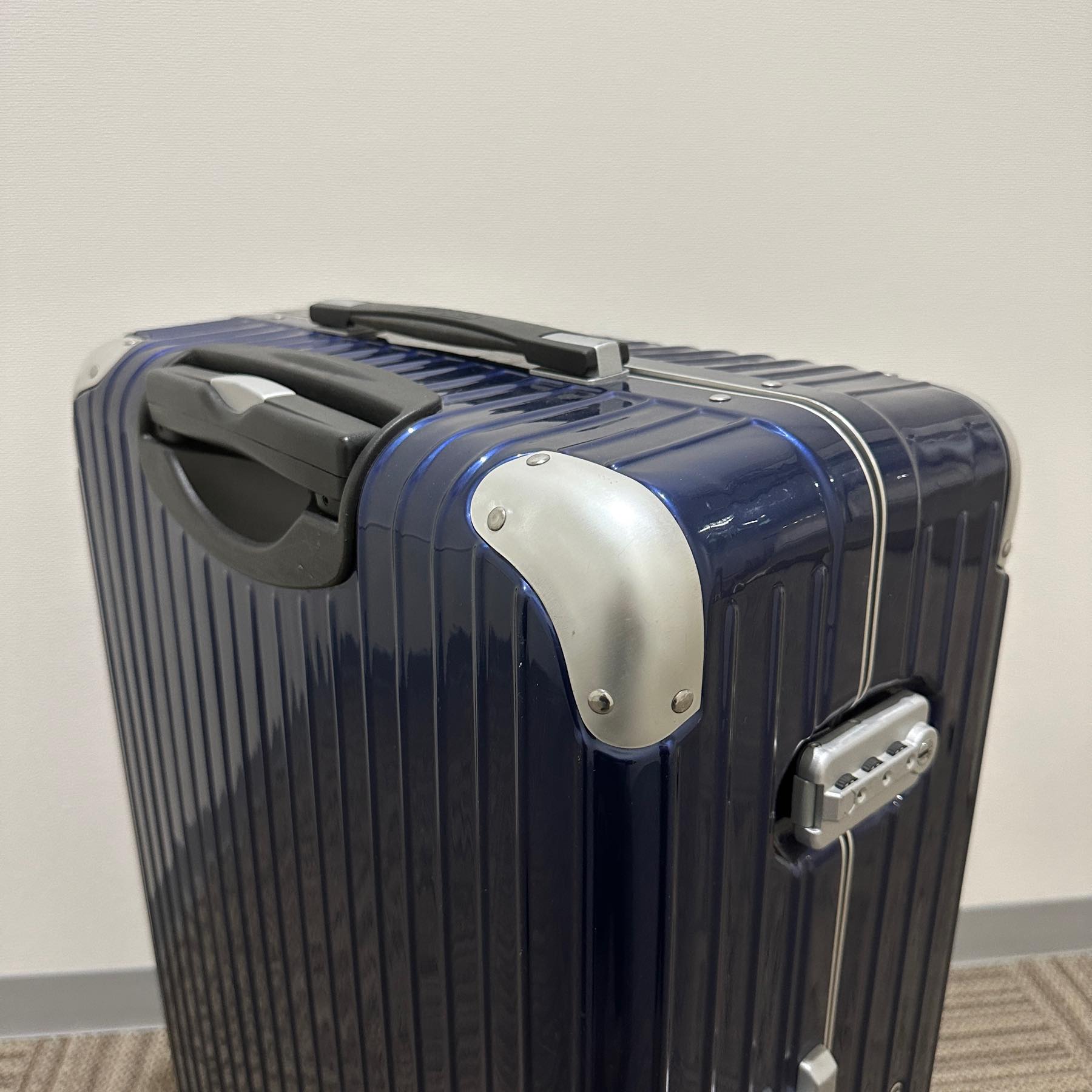 リモワ　リンボ　891.70-2　82L　中古美品　4輪