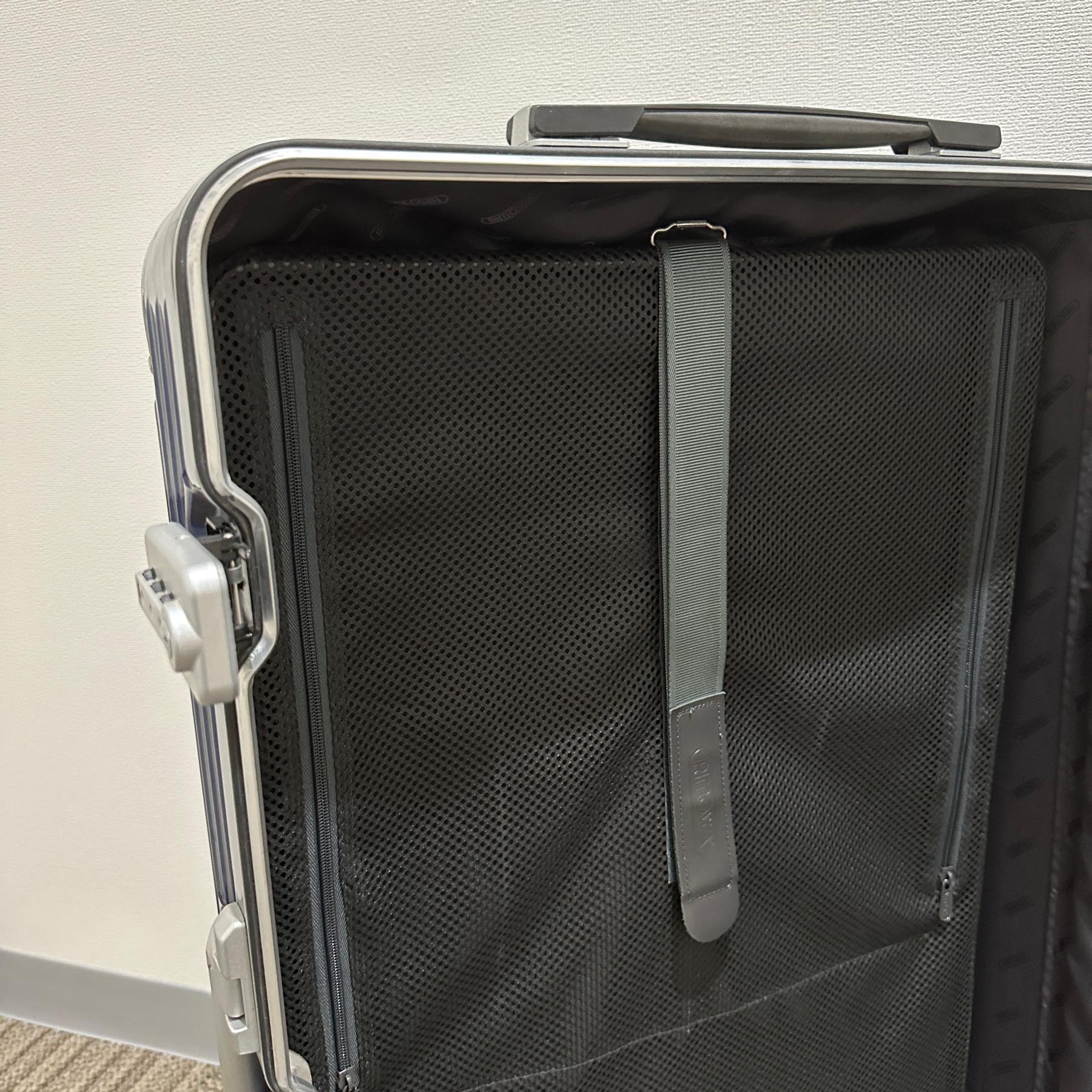 リモワ　リンボ　891.70-2　82L　中古美品　4輪