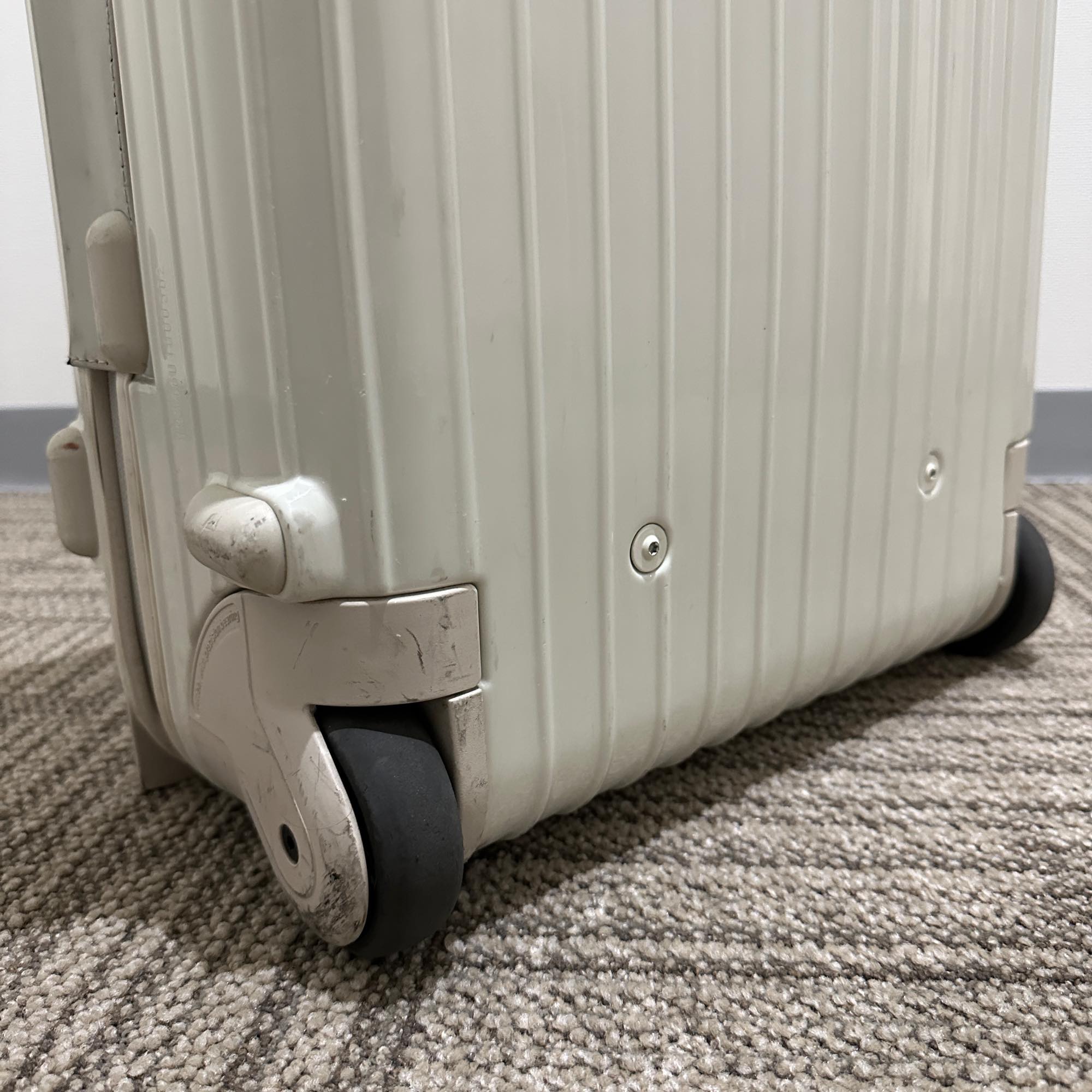 リモワ　ユナイテッドアローズ限定　サルサ　895.46-2　中古商品　32リットル　2輪