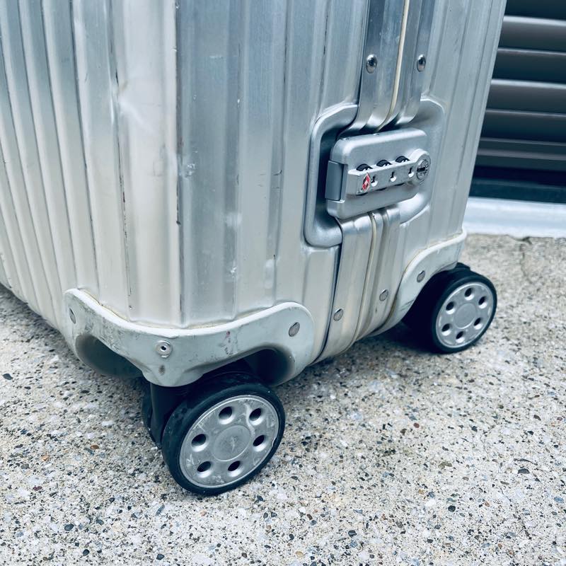リモワ　トパーズ　中古商品　U2-920.70　82リットル　4輪
