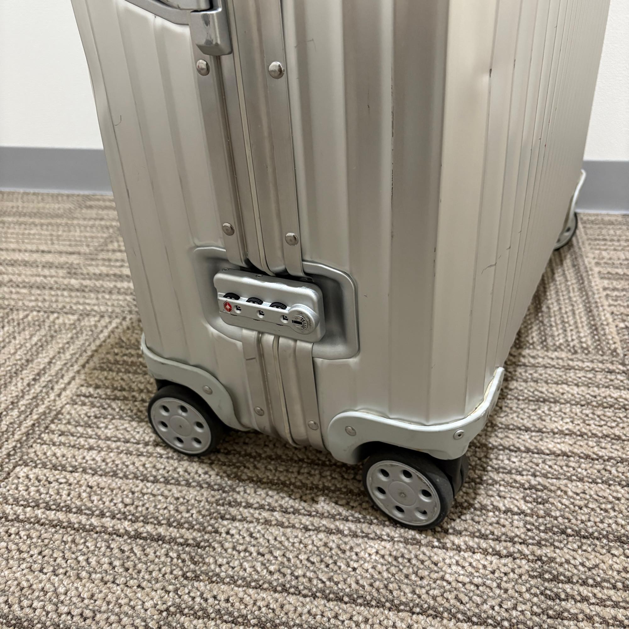 リモワ　トパーズ　U920.77-2　中古商品　98リットル　4輪