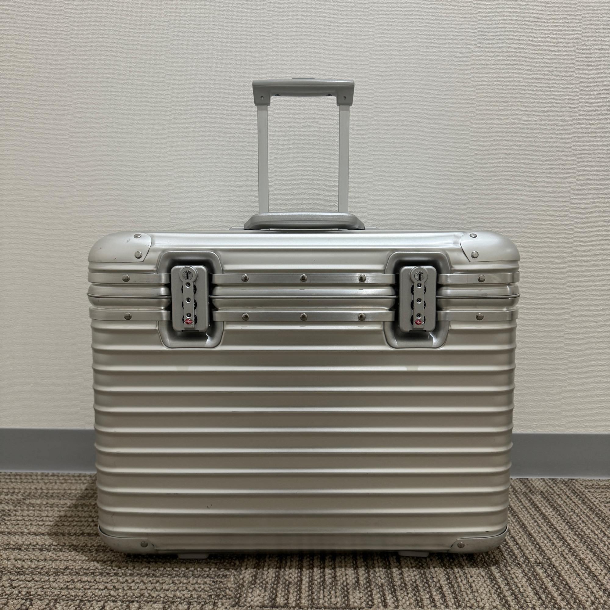 リモワ　パイロット　中古美品　923.50-2　34リットル　2輪
