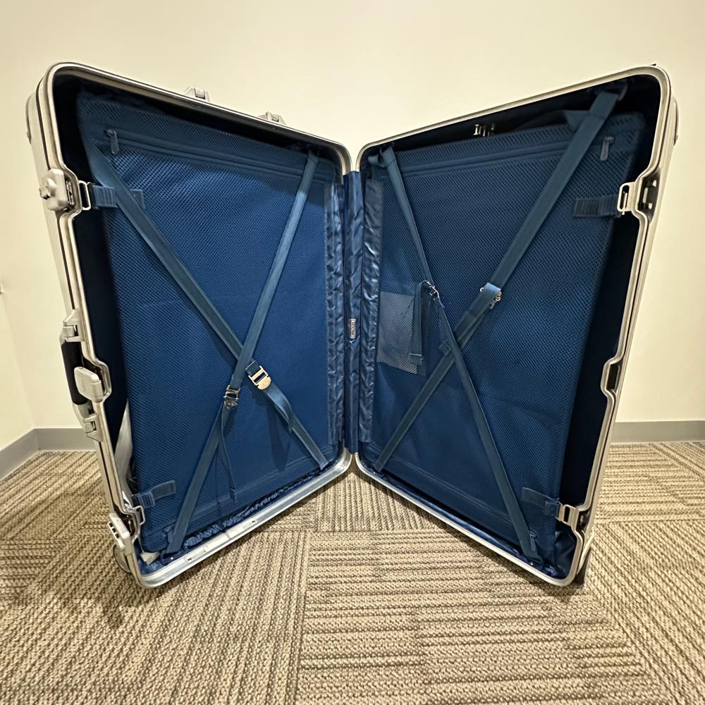 リモワ　シルバーインテグラル　中古品　U923.77-2　104リットル　4輪