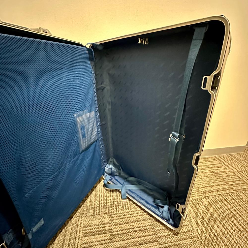 リモワ　シルバーインテグラル　中古品　U923.77-2　104リットル　4輪