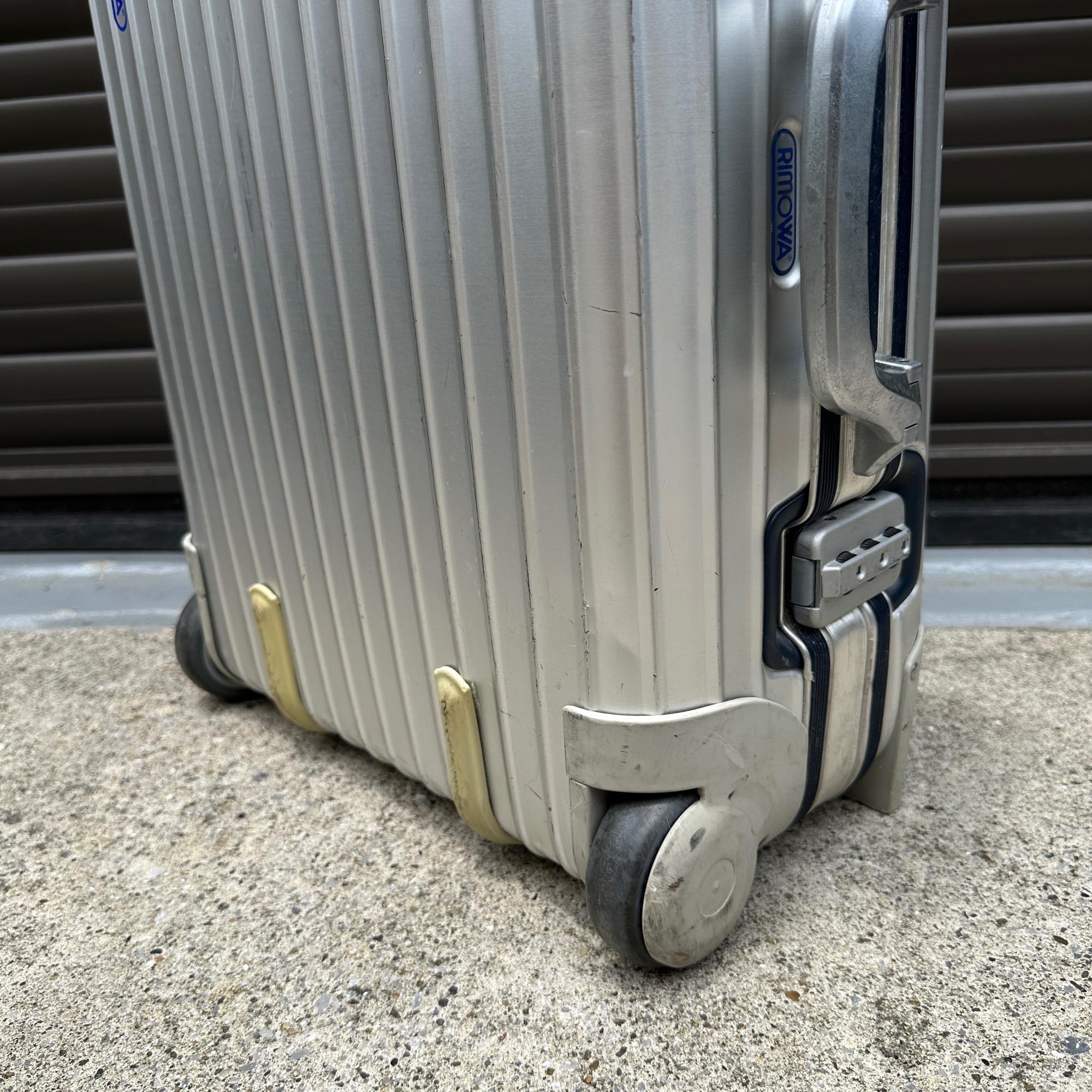 リモワ　シルバーインテグラル　925.52-2　35リットル　中古商品　2輪