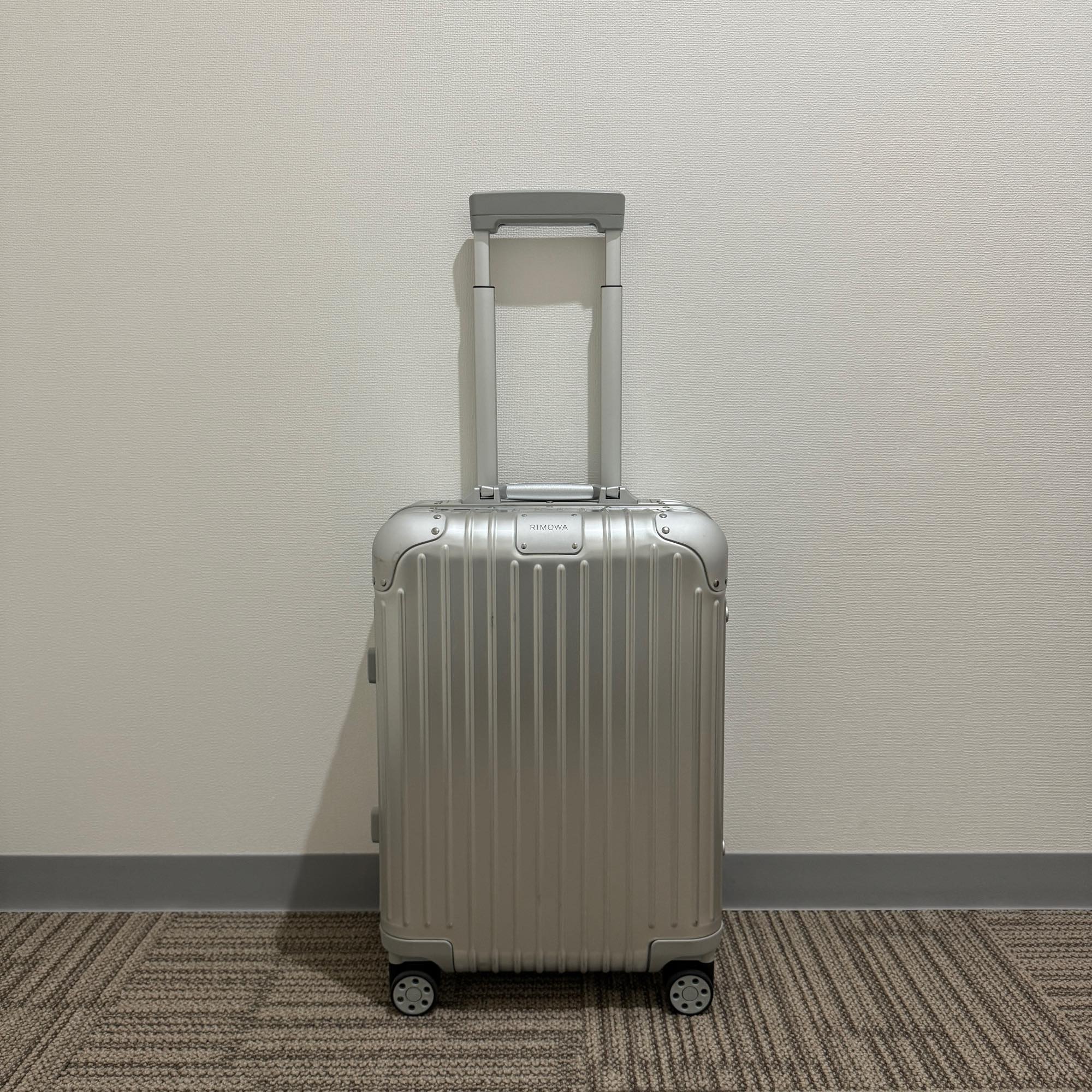 リモワ　オリジナル 925.53.00.4　キャビン　中古美品　35リットル　4輪