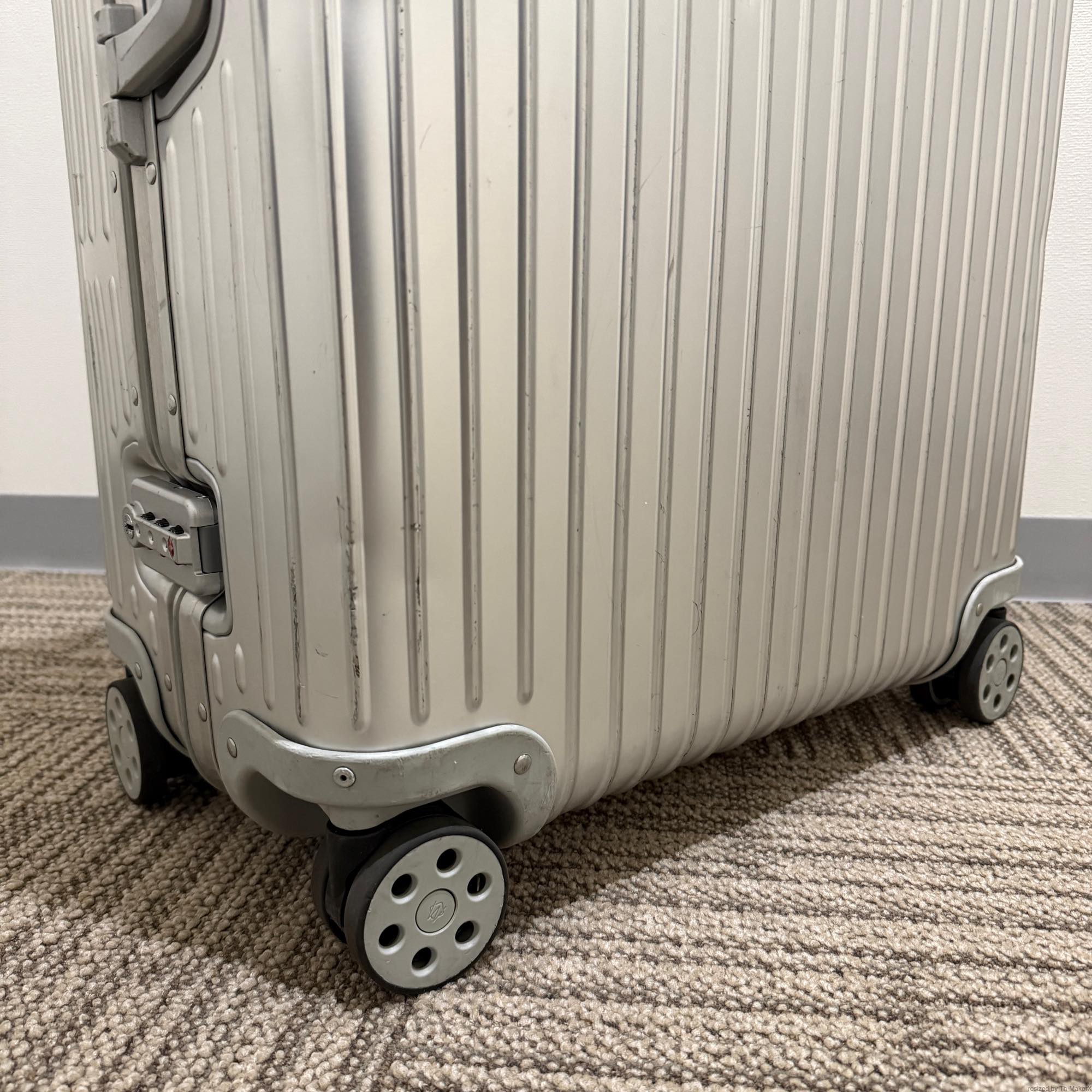 リモワ　オリジナル　チェックインL　925.73.00.4-2　シルバー　中古商品　86リットル　4輪