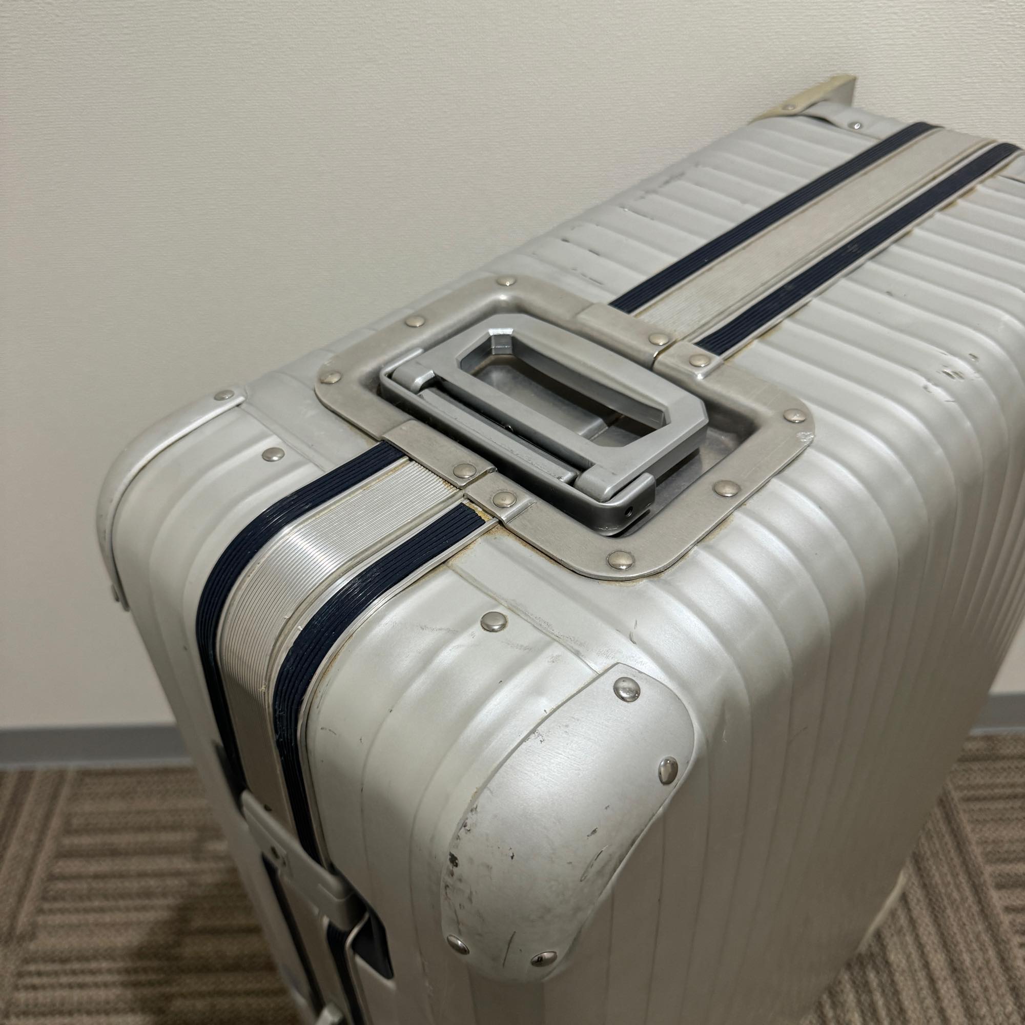 リモワ　シルバーインテグラル　中古商品　927.77-2　104リットル　4輪