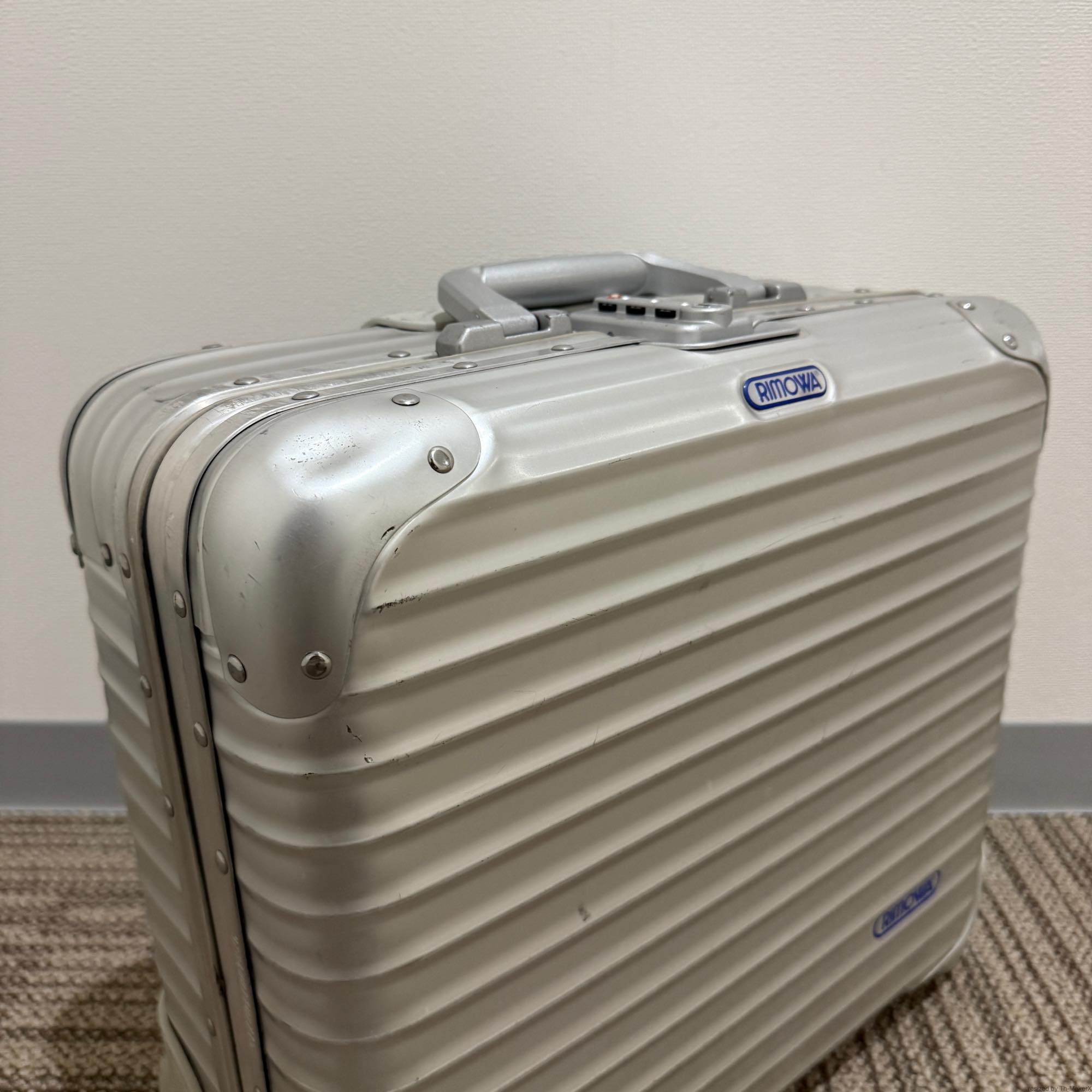 リモワ　トパーズ　中古商品　U928.40-2　23リットル　2輪