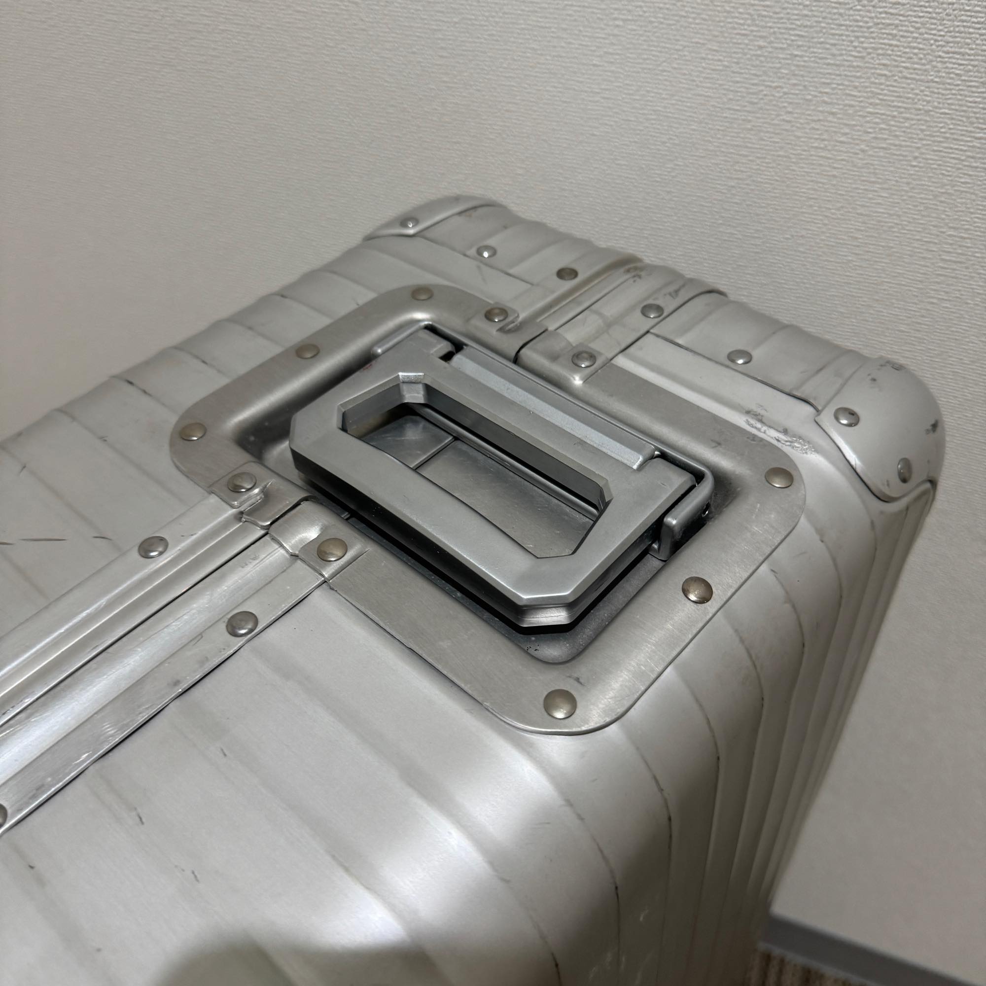 リモワ　トパーズ　中古商品　931.77-2　104リットル　4輪