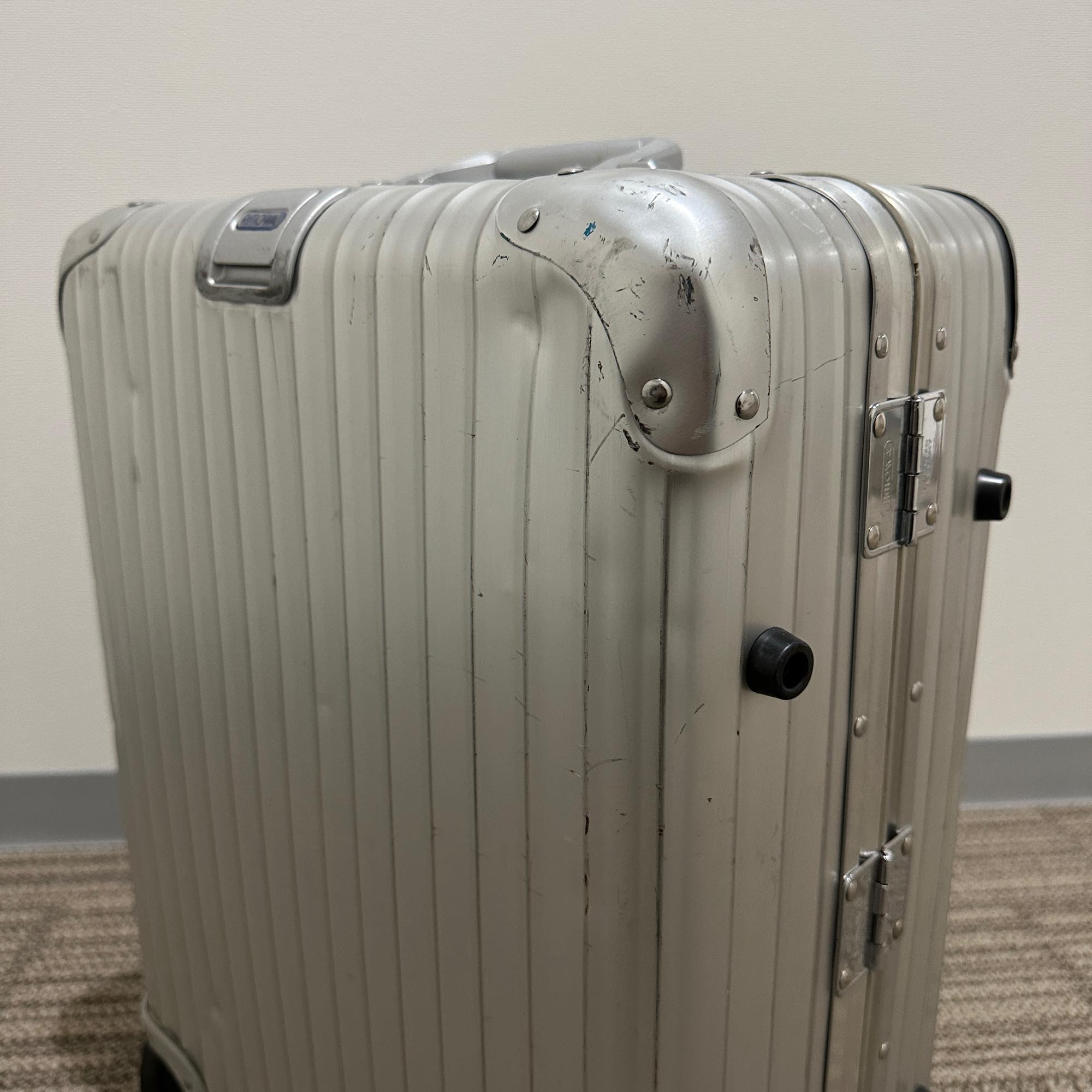 リモワ　トパーズ　932.56-2　中古商品　45リットル　4輪
