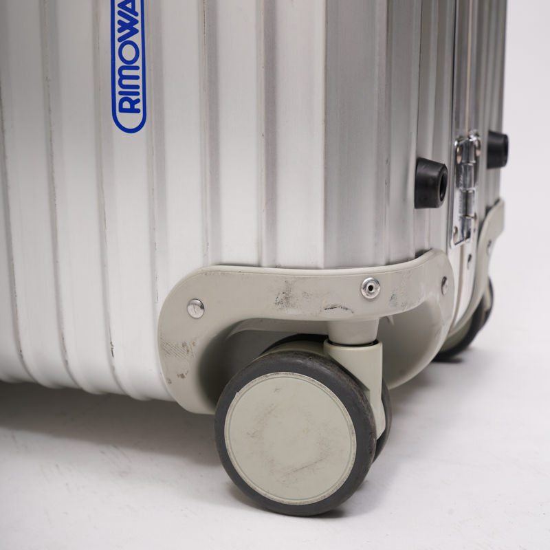 リモワ　トパーズ　中古商品　932.77-2　104リットル　4輪