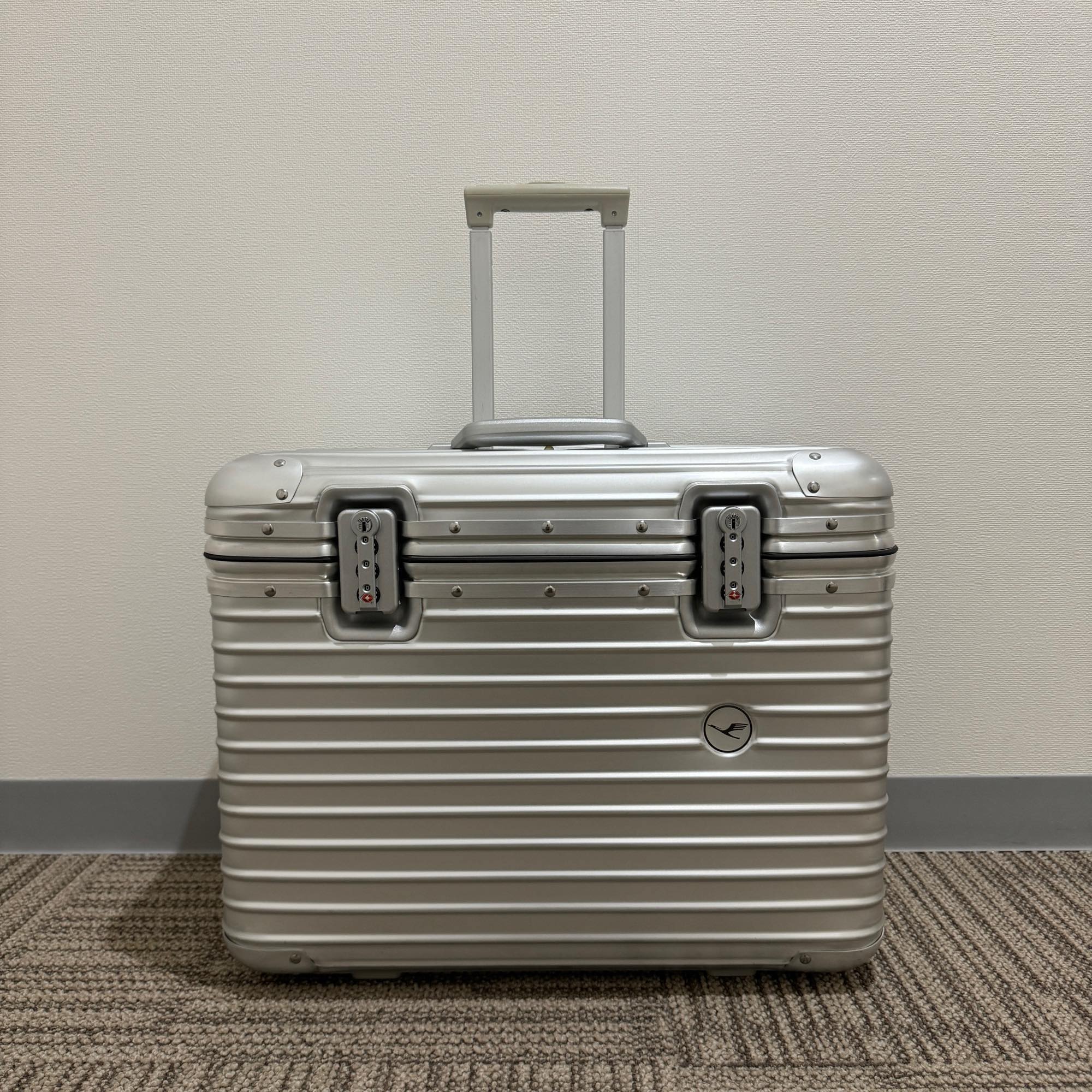 ルフトハンザ　リモワ　パイロット　中古美品　940.50-2 　29リットル　2輪