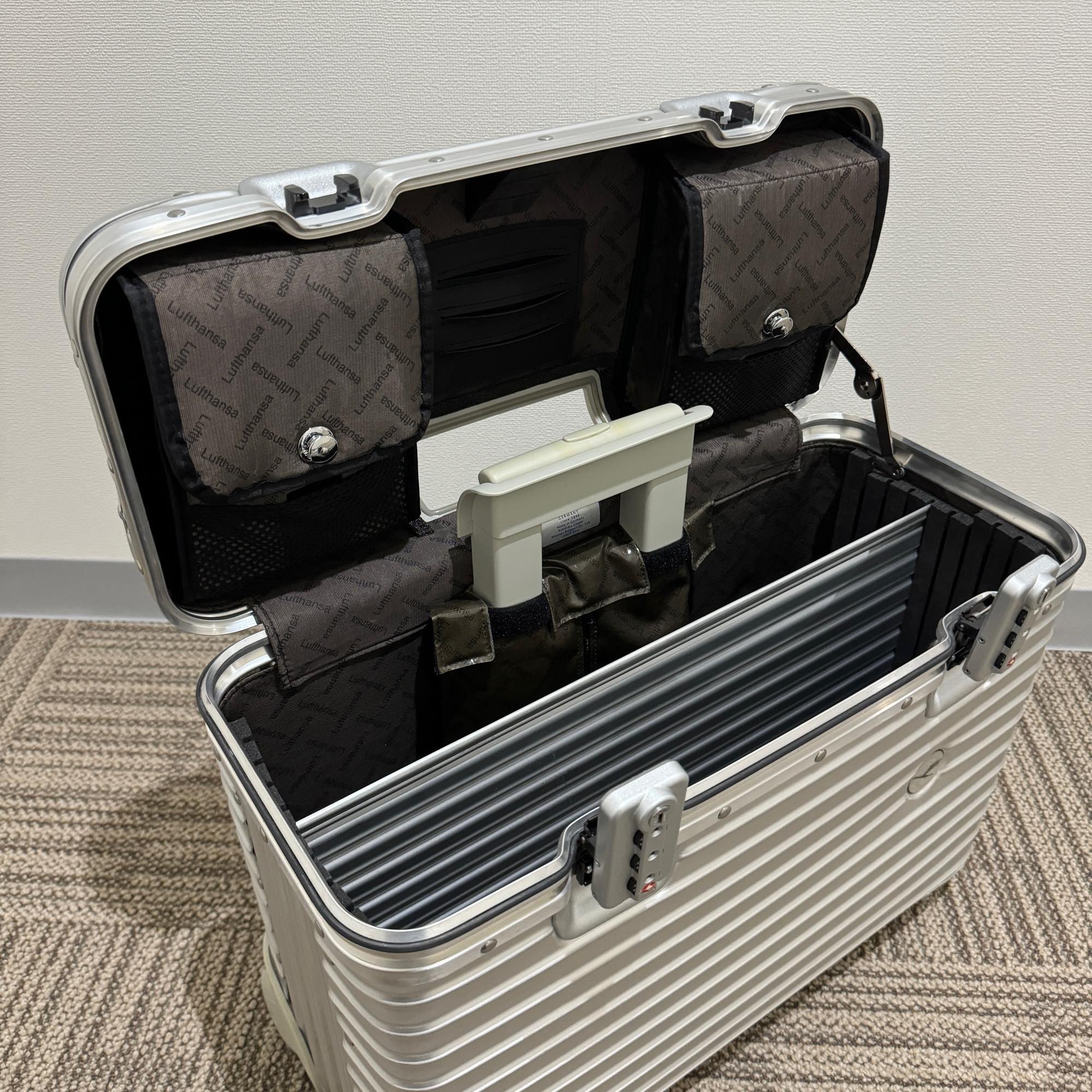 ルフトハンザ　リモワ　パイロット　中古美品　940.50-2 　29リットル　2輪