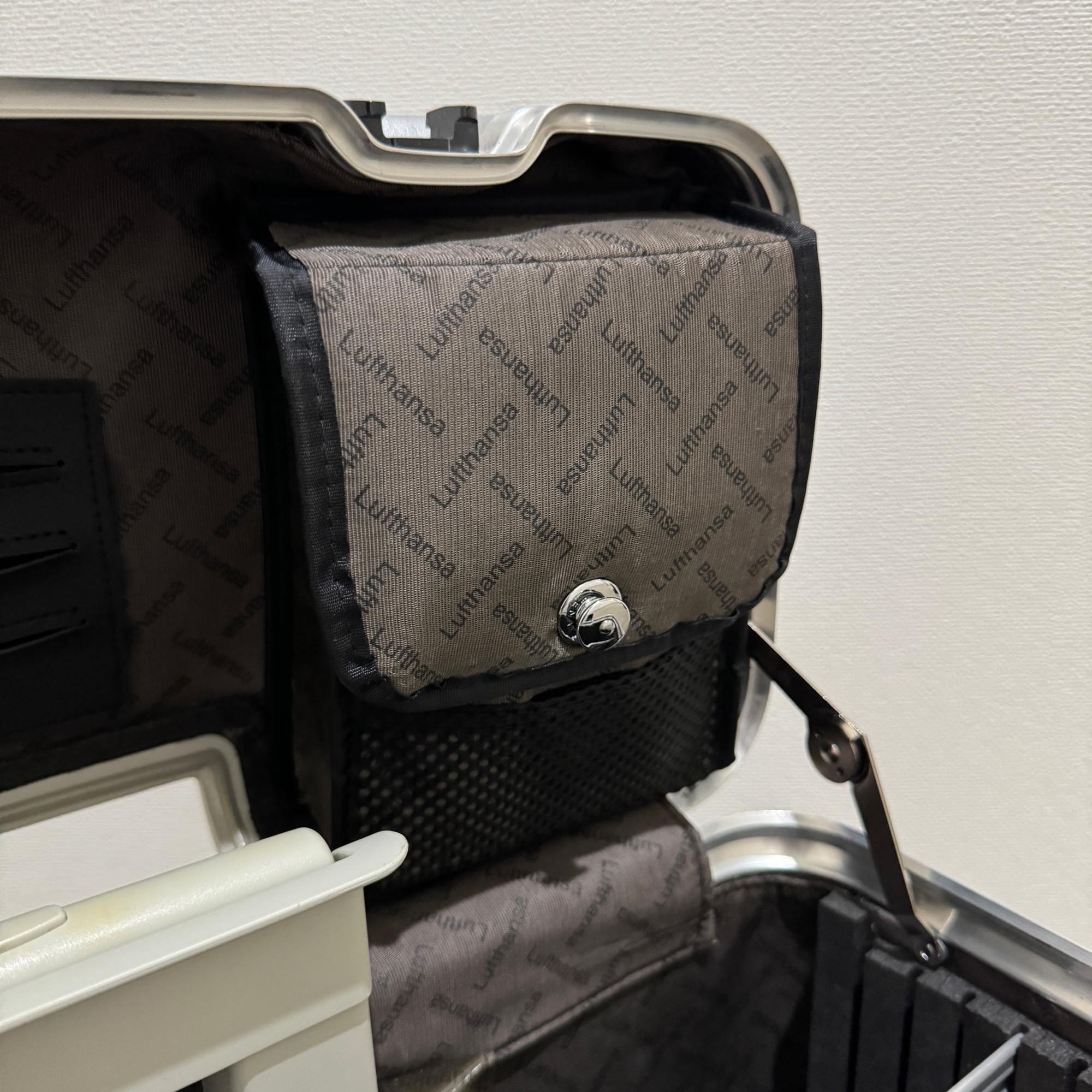 ルフトハンザ　リモワ　パイロット　中古美品　940.50-2 　29リットル　2輪