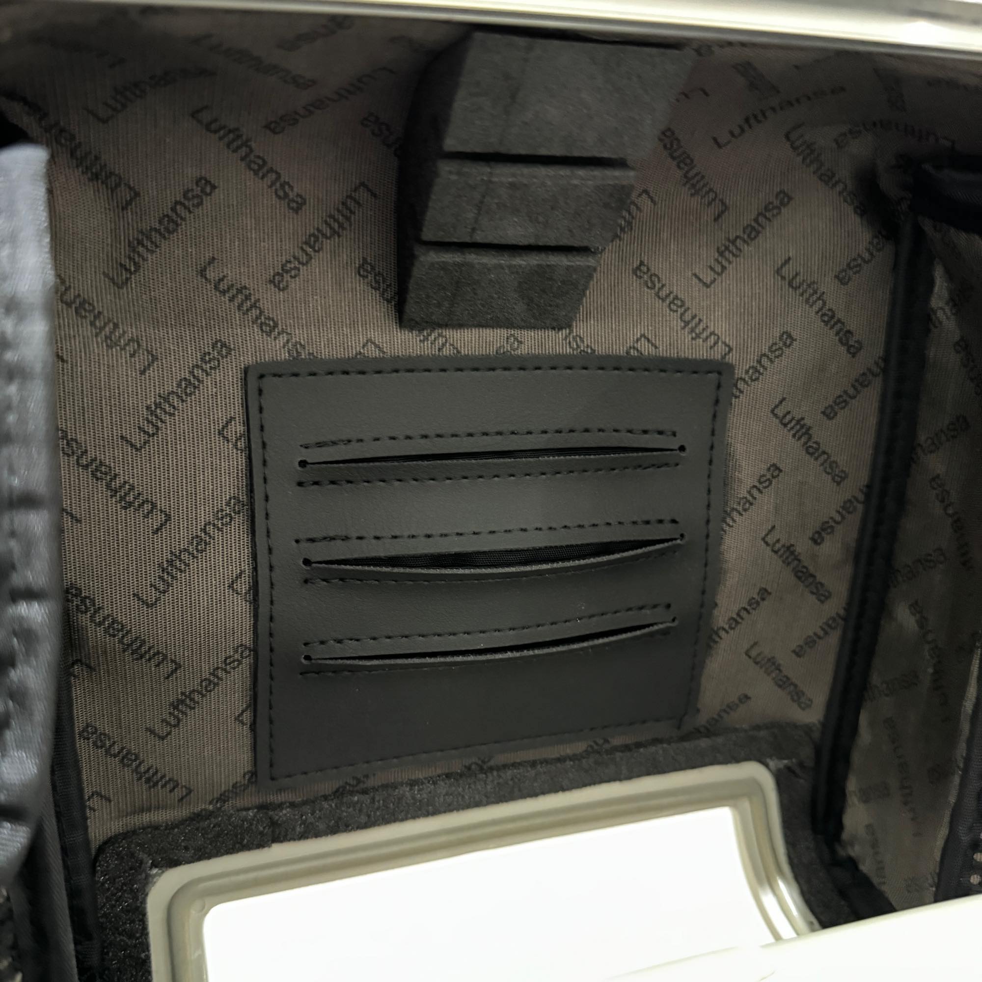 ルフトハンザ　リモワ　パイロット　中古美品　940.50-2 　29リットル　2輪