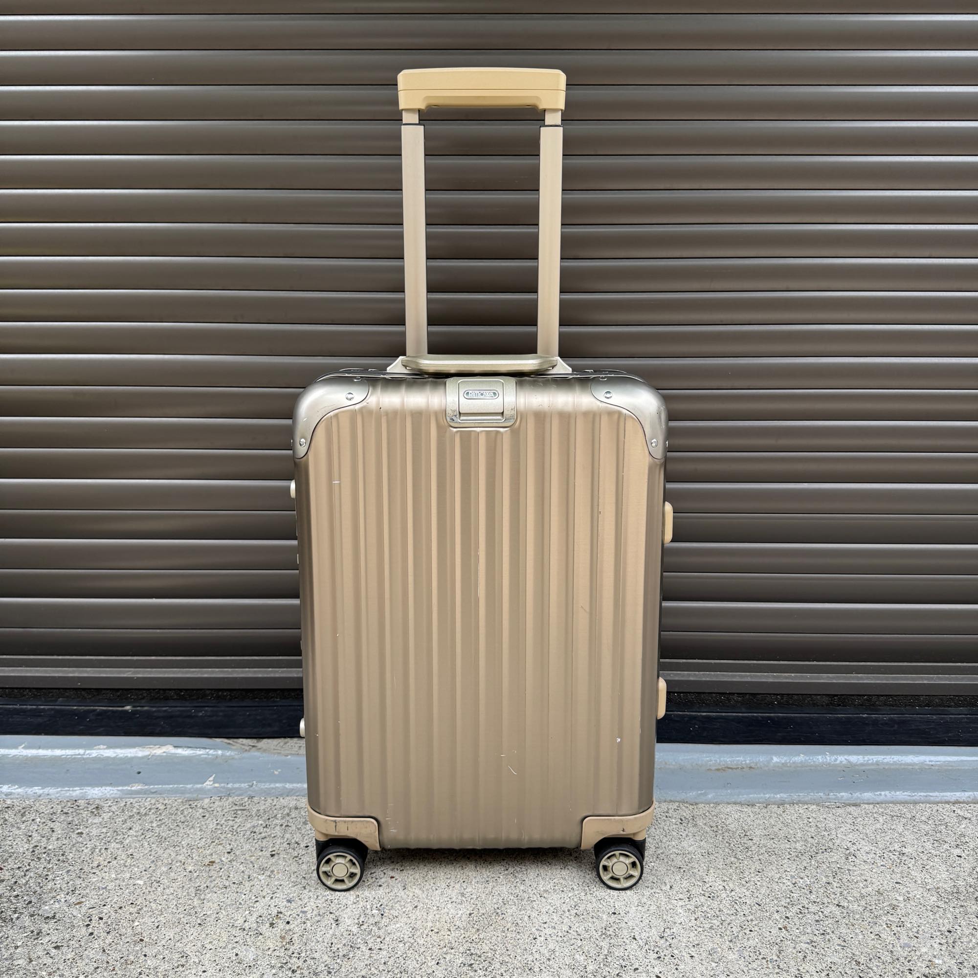 リモワ　トパーズ　945.52-2 　中古商品　32リットル　4輪