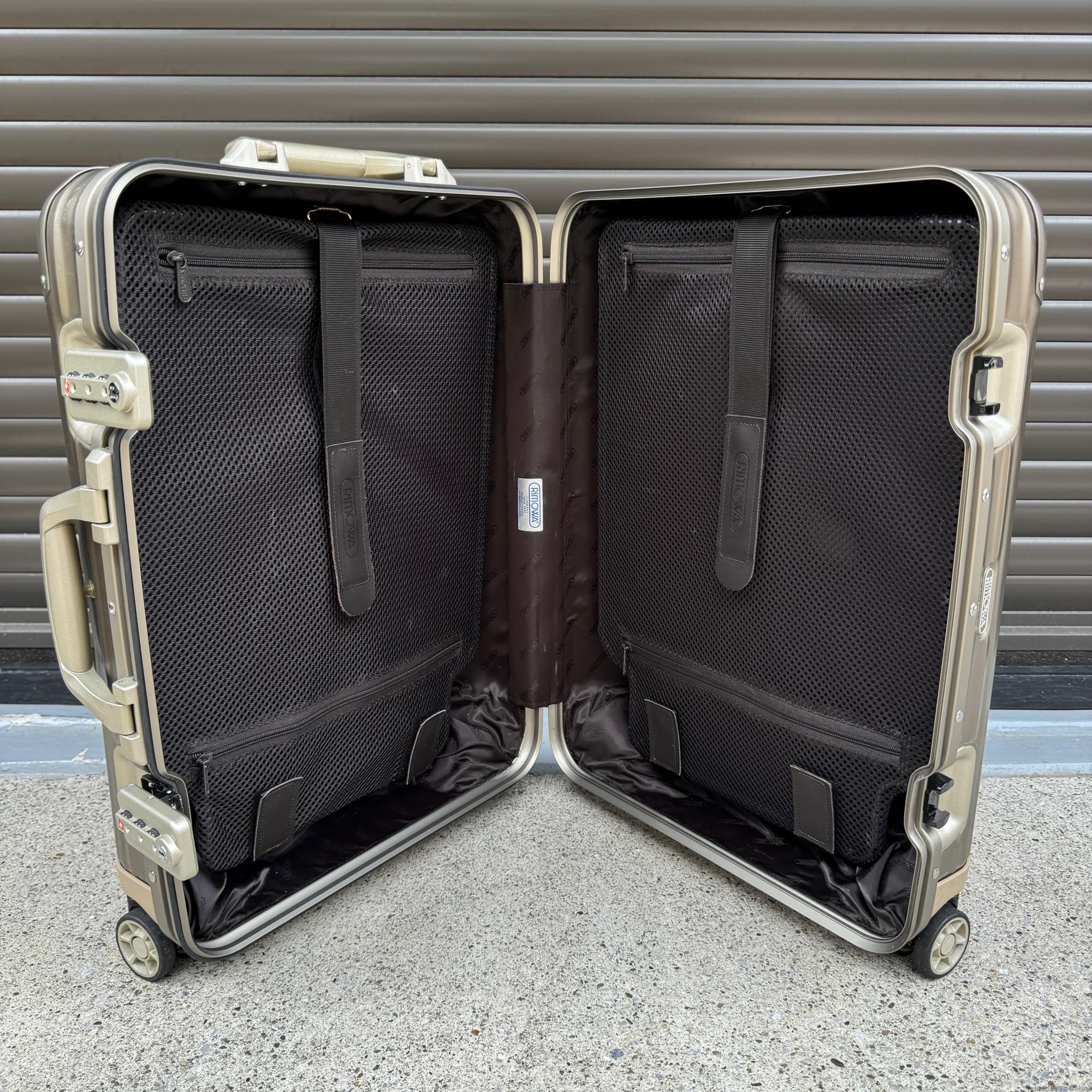 リモワ　トパーズ　945.52-2 　中古商品　32リットル　4輪