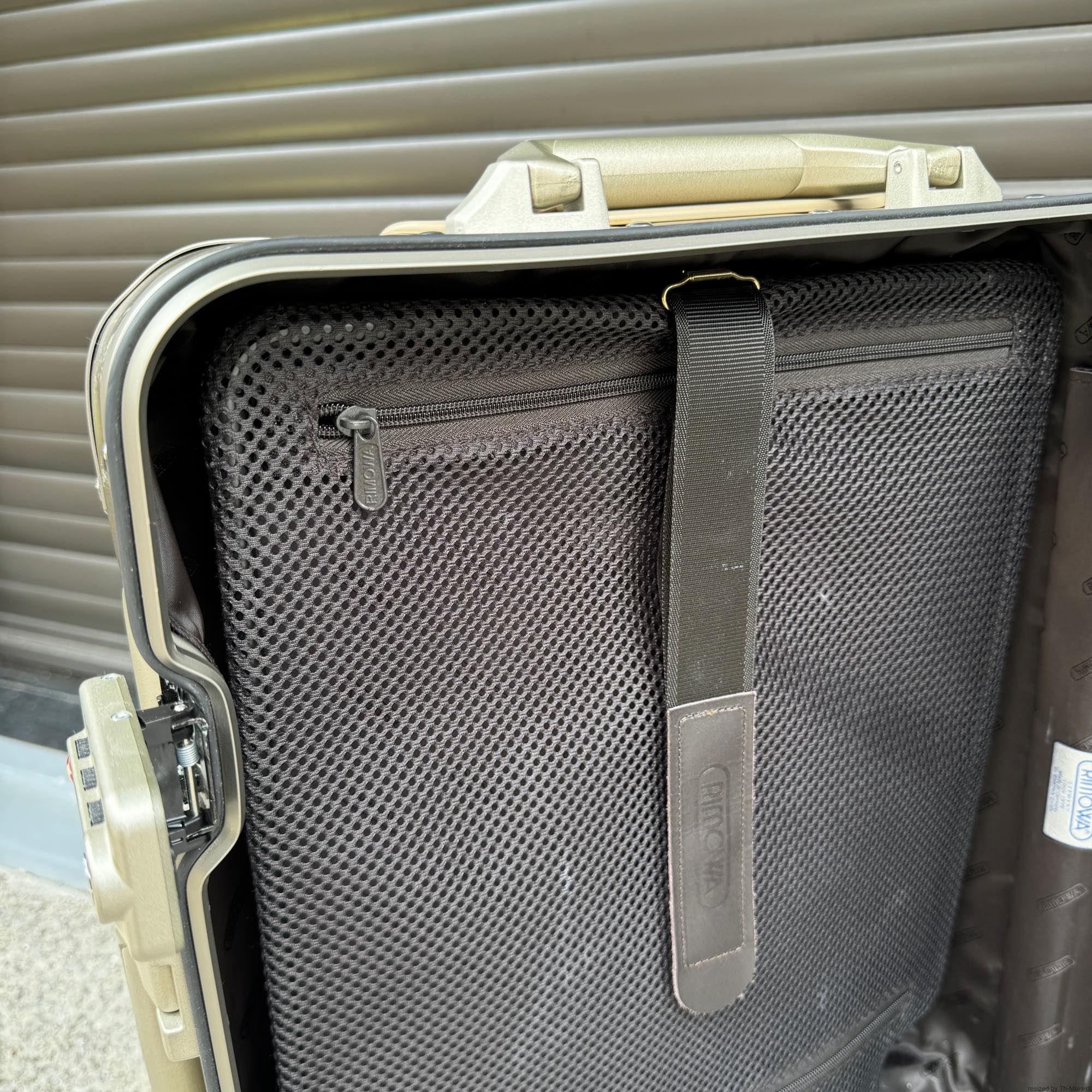 リモワ　トパーズ　945.52-2 　中古商品　32リットル　4輪
