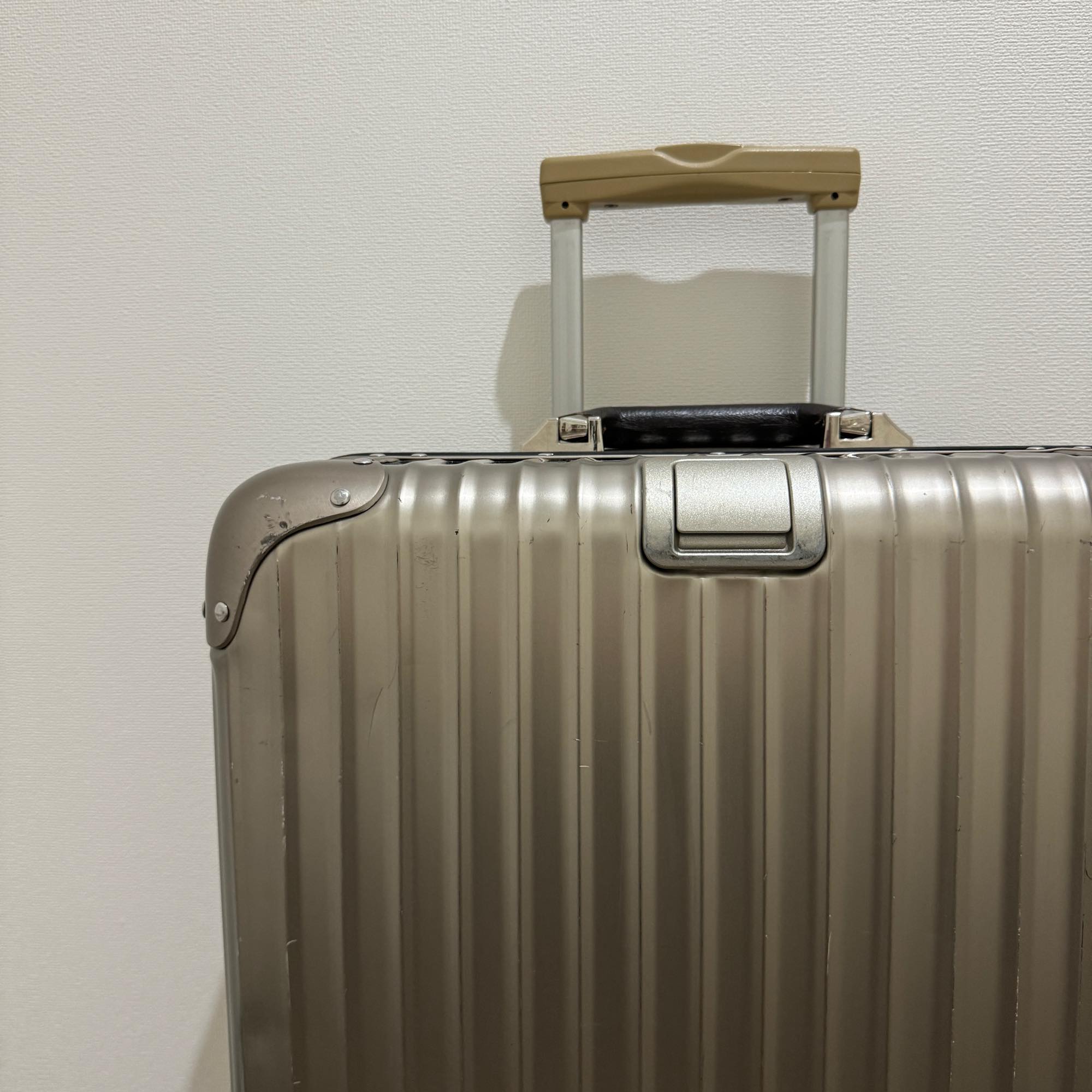 リモワ　トパーズ　945.63-2 　中古商品　64リットル　4輪