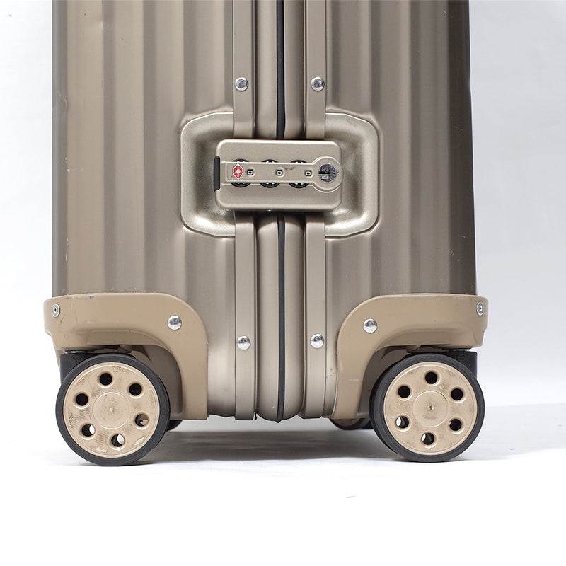 リモワ　トパーズ チタニウム　中古商品　945.77－2　98リットル 4輪