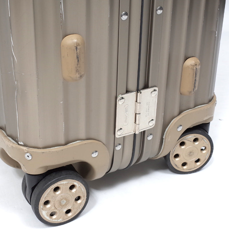 リモワ　トパーズ チタニウム　中古商品　945.77－2　98リットル 4輪