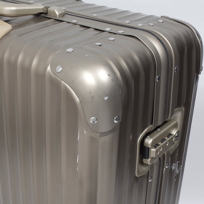 リモワ　トパーズ チタニウム　中古商品　945.77－2　98リットル 4輪