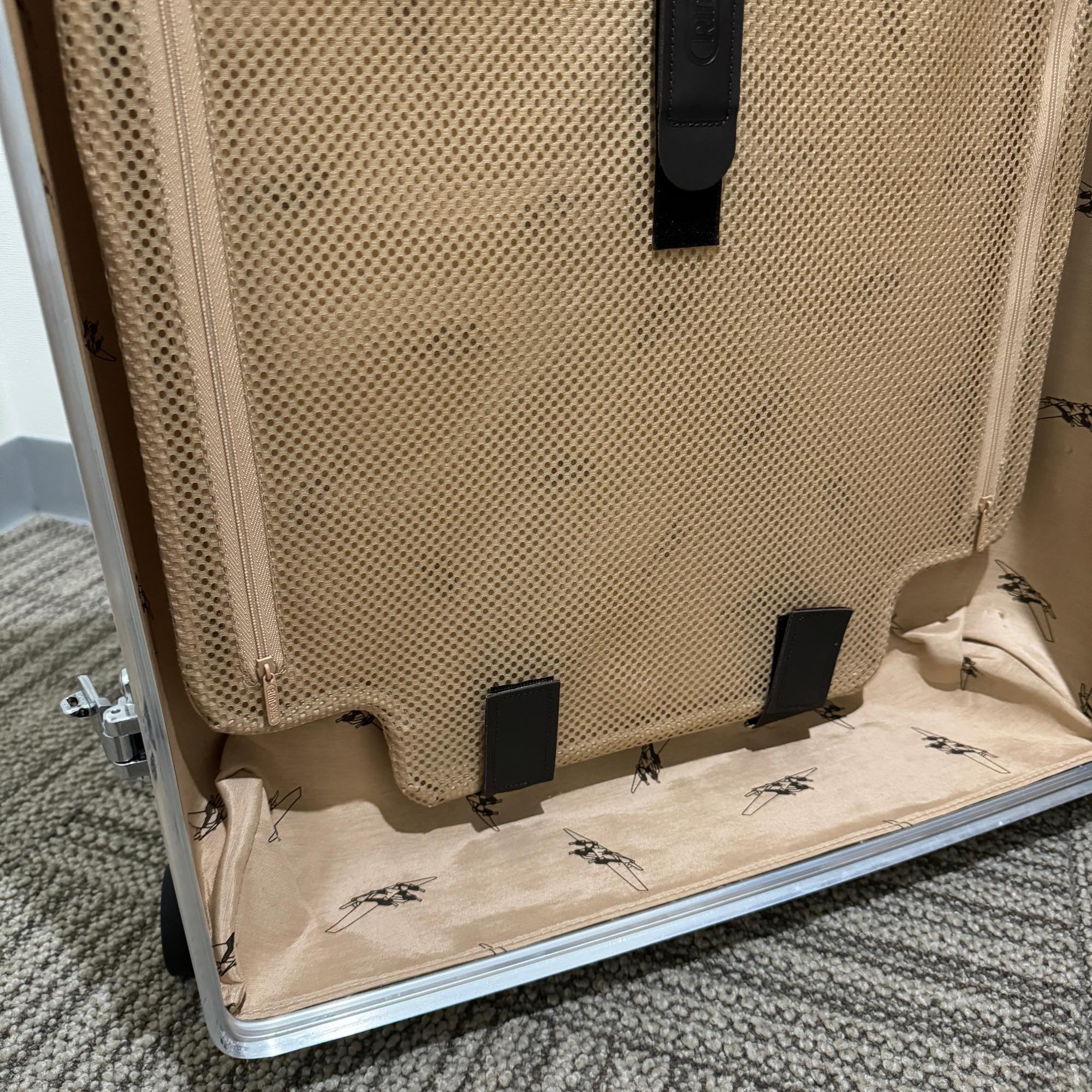 リモワ　クラシックフライト　中古美品　971.70-2　76リットル　4輪