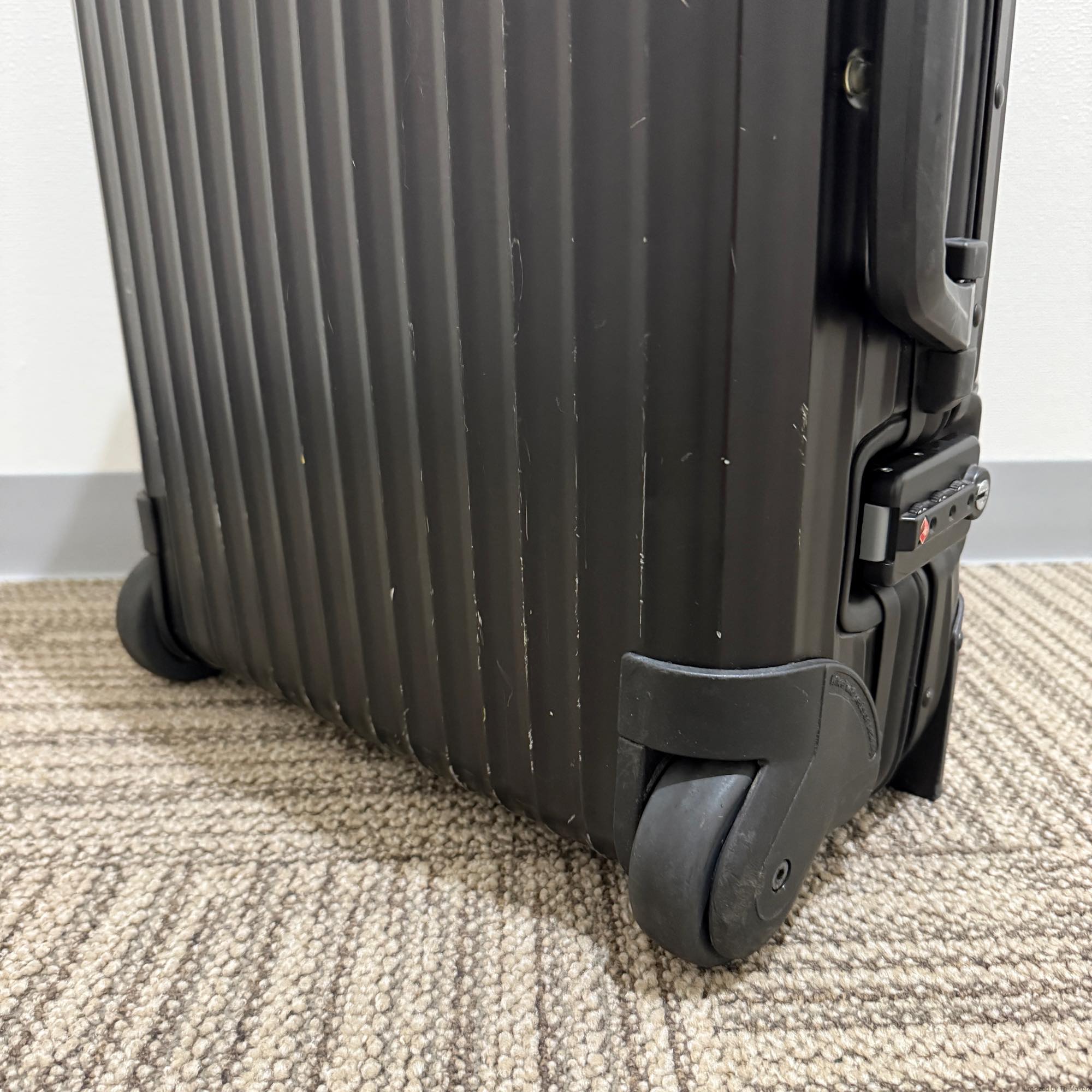 リモワ　トパーズ ステルス　986.11-2　32リットル　中古商品　2輪