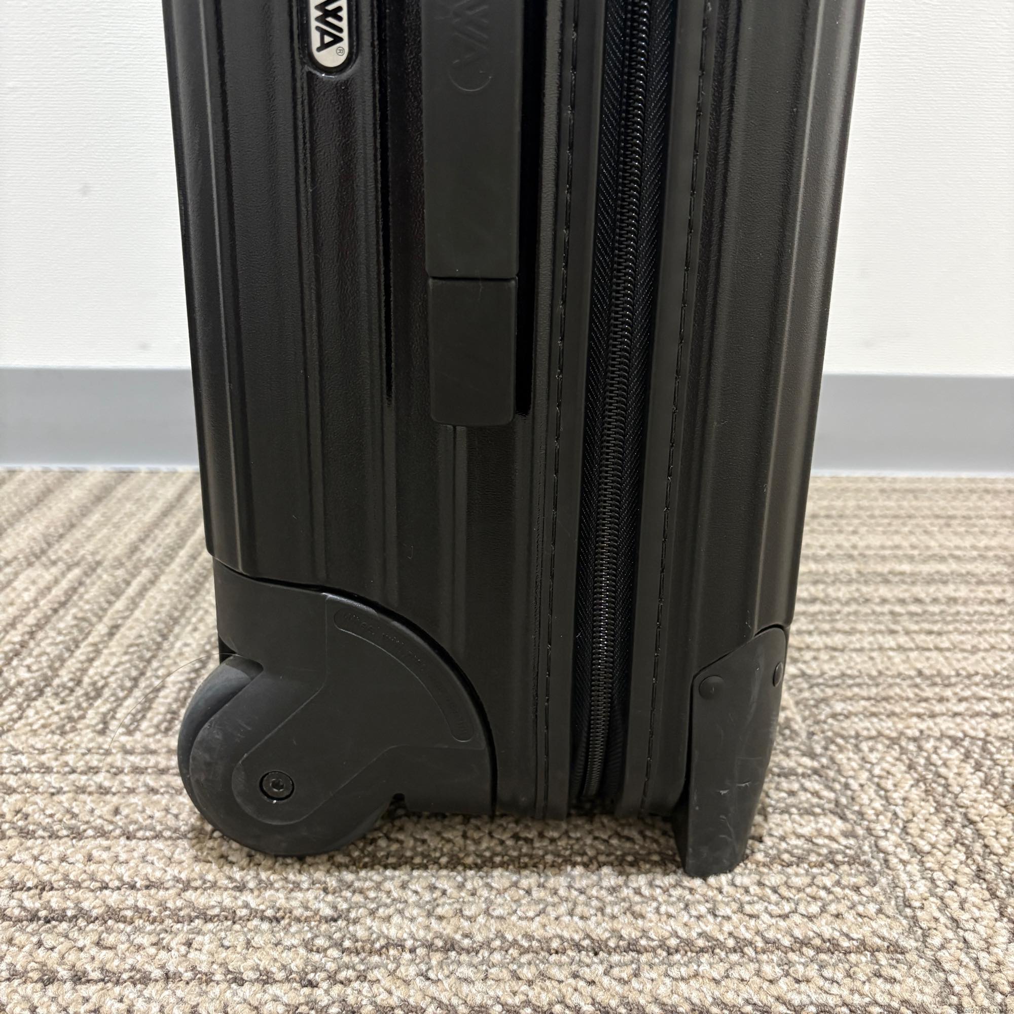 リモワ　サルサ(エッセンシャル)　851.52-26　32リットル　中古美品　2輪