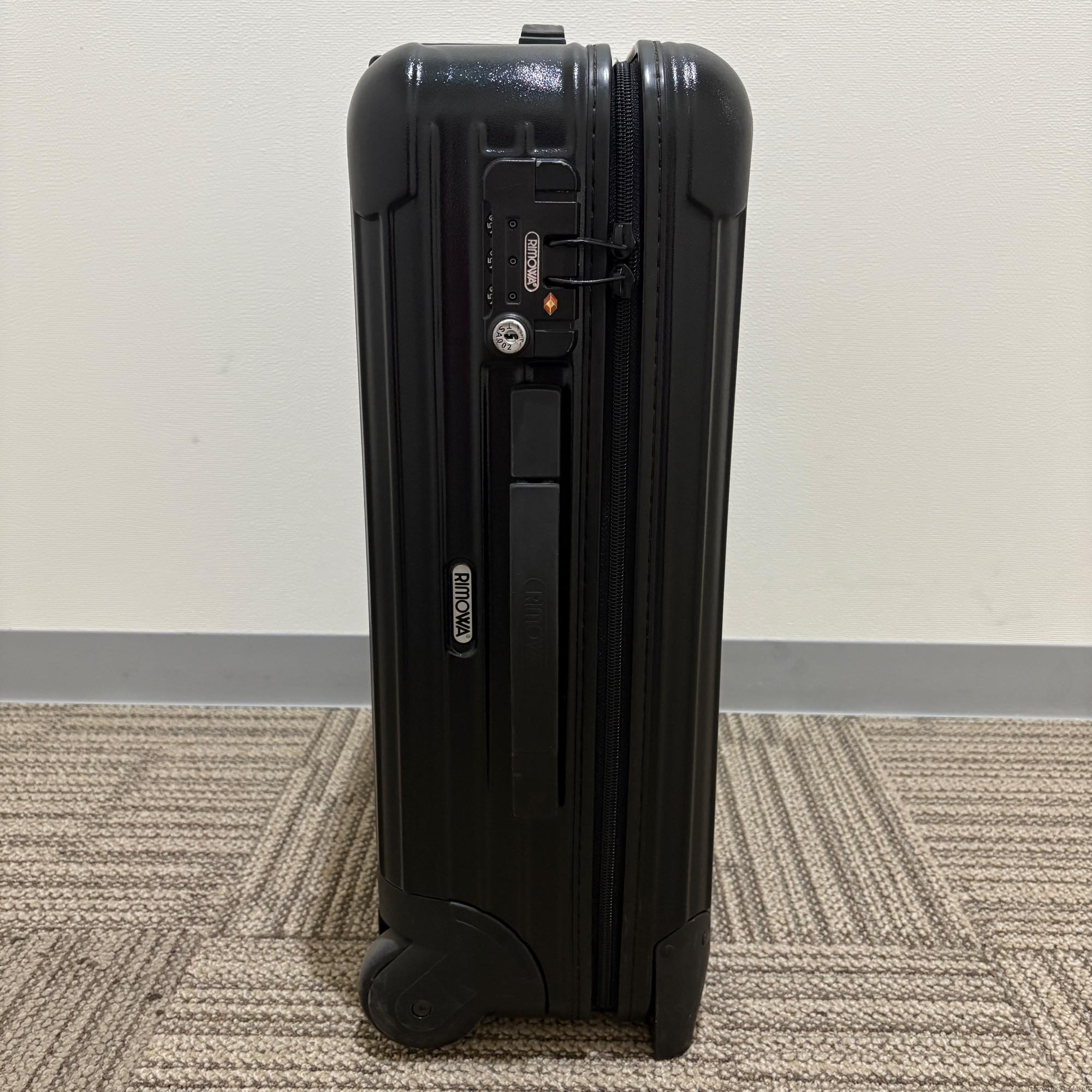 リモワ　サルサ(エッセンシャル)　851.52-27　32リットル　中古商品　2輪