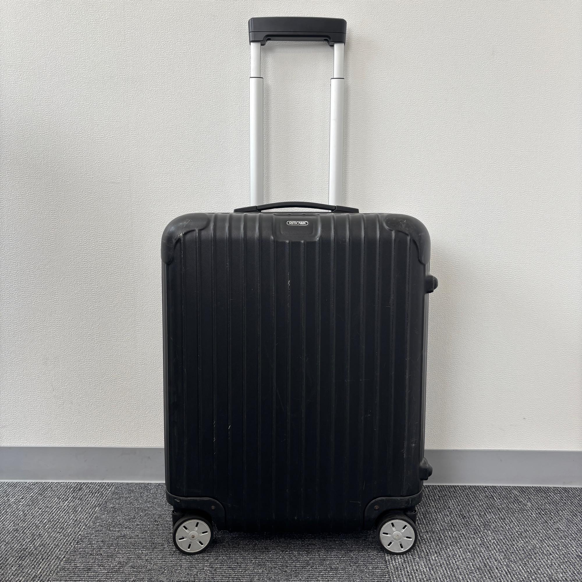 リモワ　サルサ(エッセンシャル)　810.56-3　47リットル　中古商品　4輪