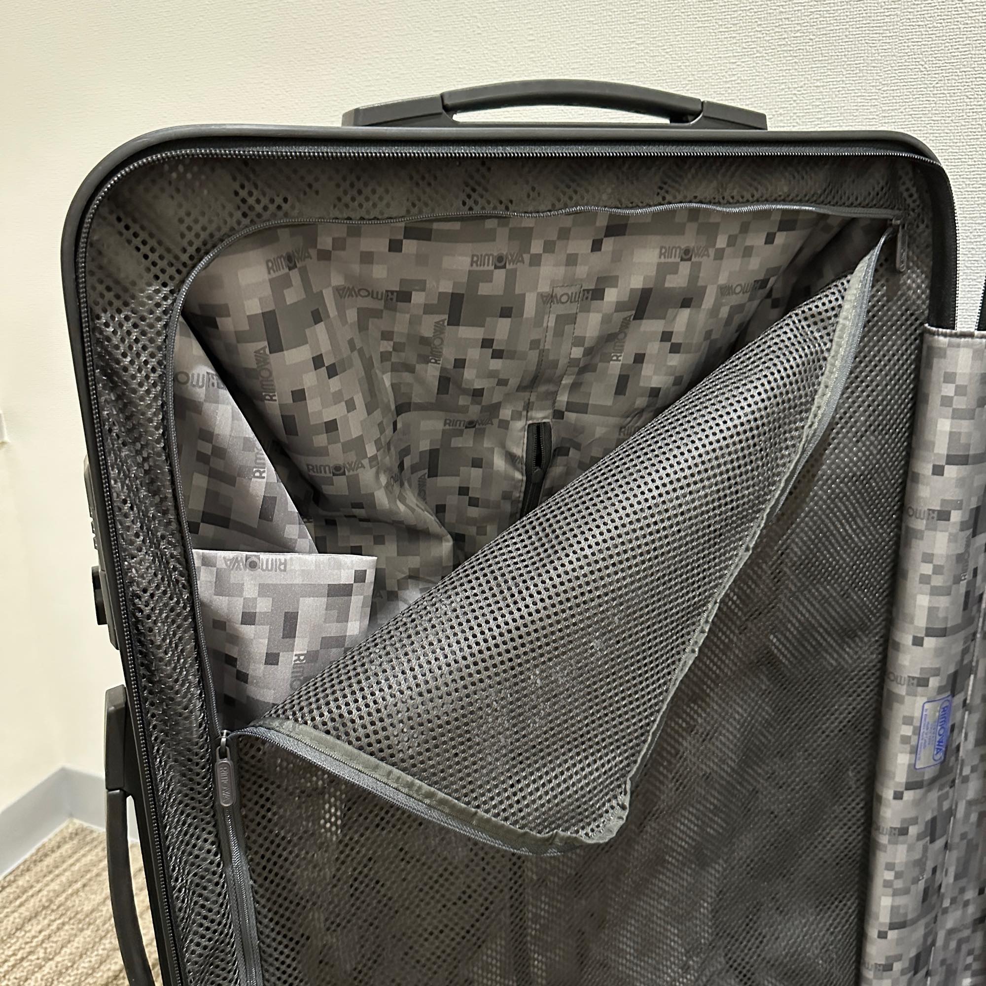 リモワ　サルサ　810.70-3　78リットル　中古商品　4輪