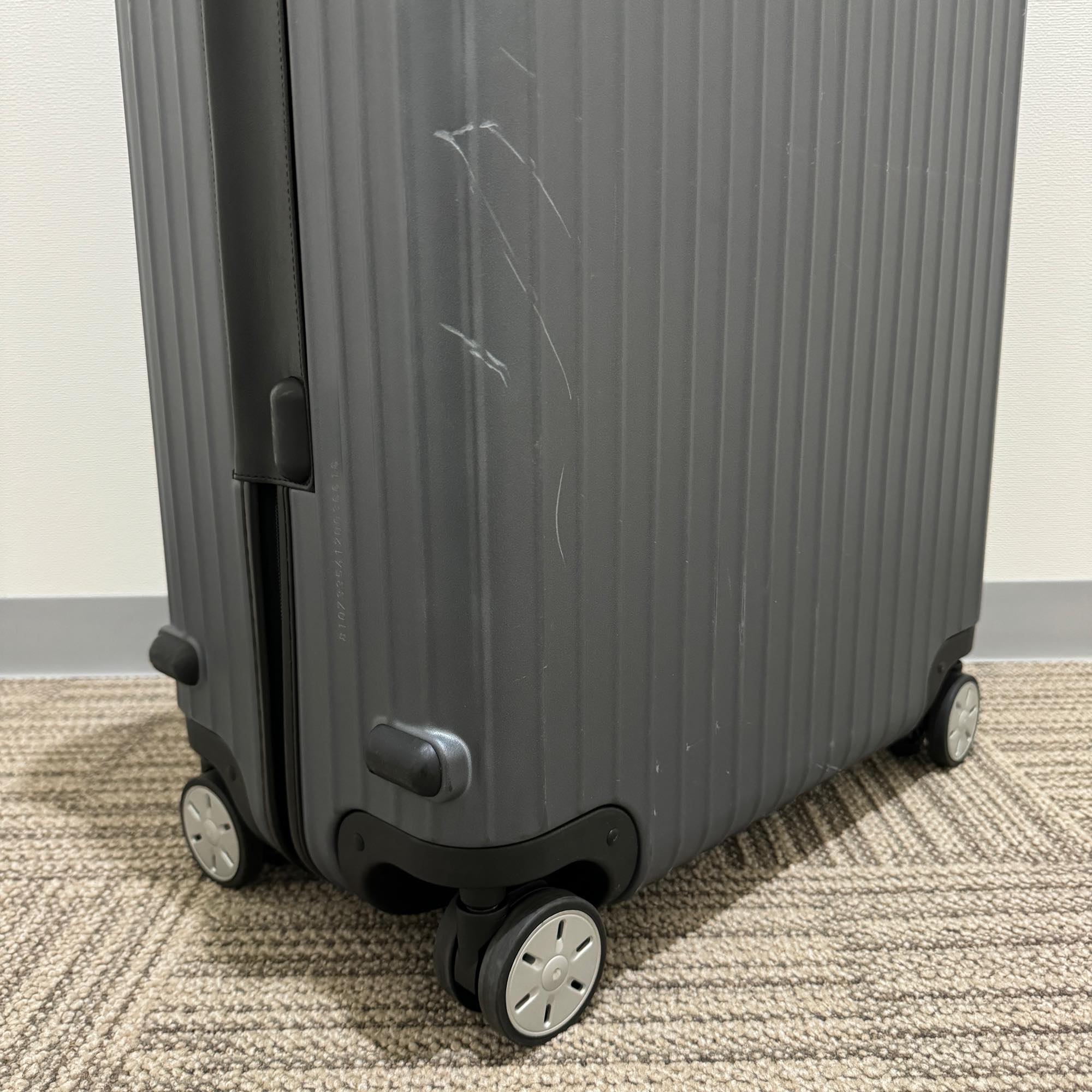 リモワ　サルサ　810.73-3　中古美品　98リットル　4輪