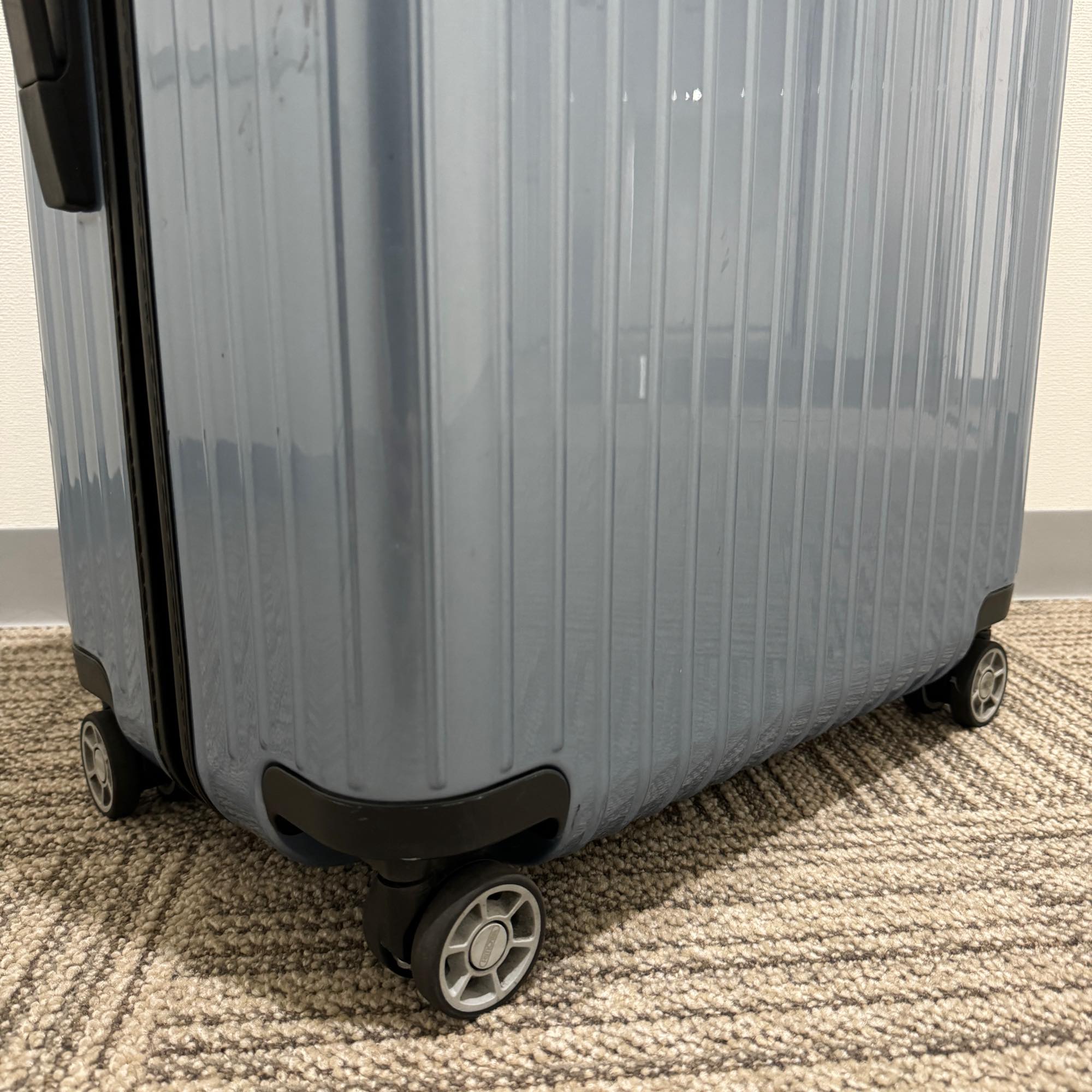 リモワ　サルサ エアー　820.70.78.4-3　80リットル　中古商品　4輪