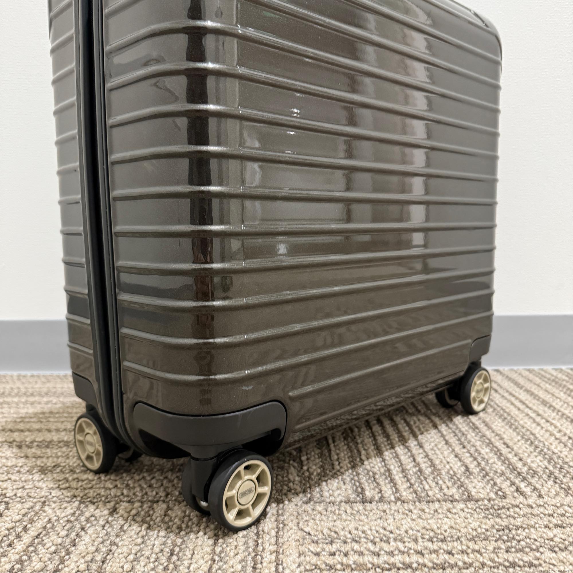リモワ　サルサ デラックス　中古美品　830.40-3　29リットル　4輪