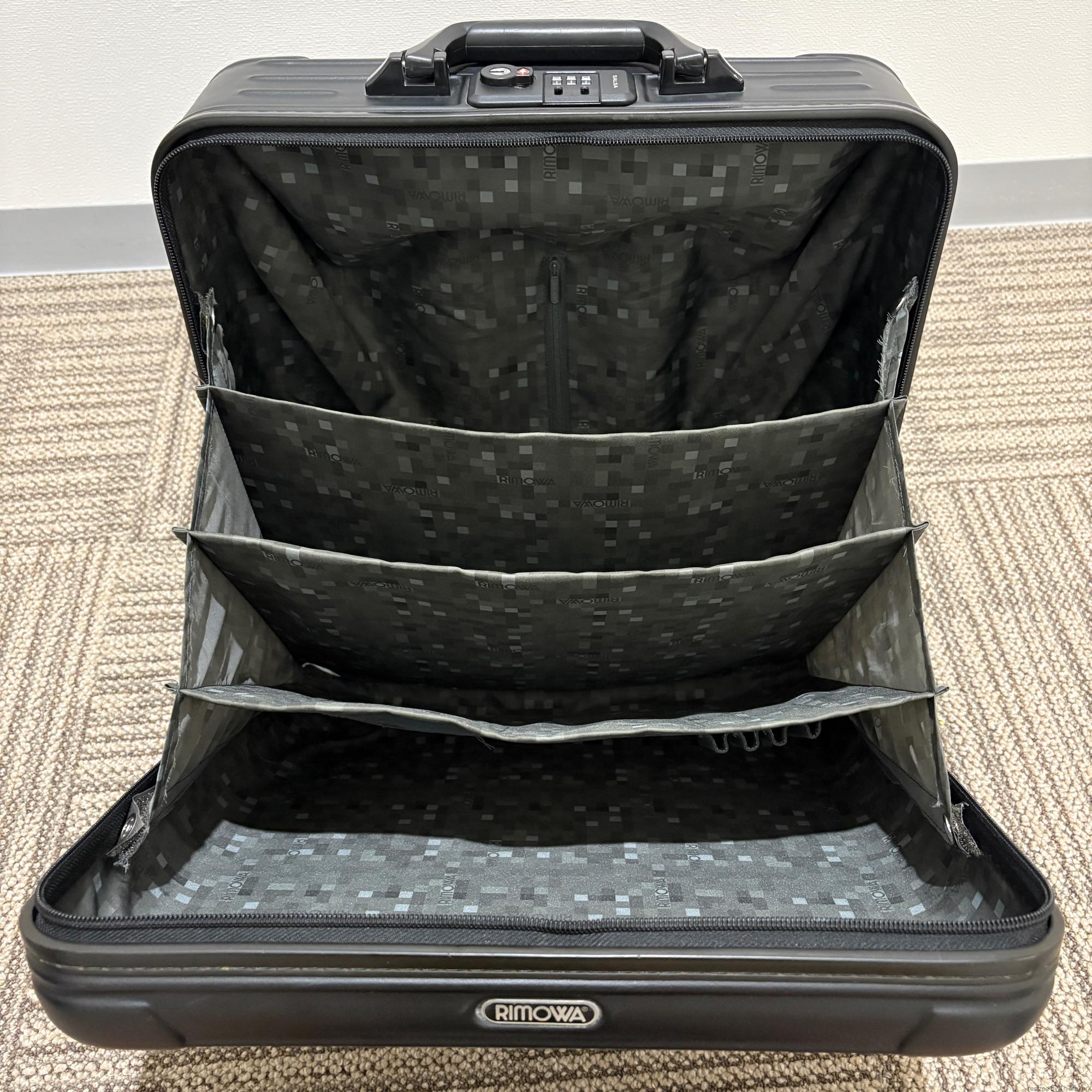 リモワ　サルサ　833.40-3　中古美品　25リットル　2輪