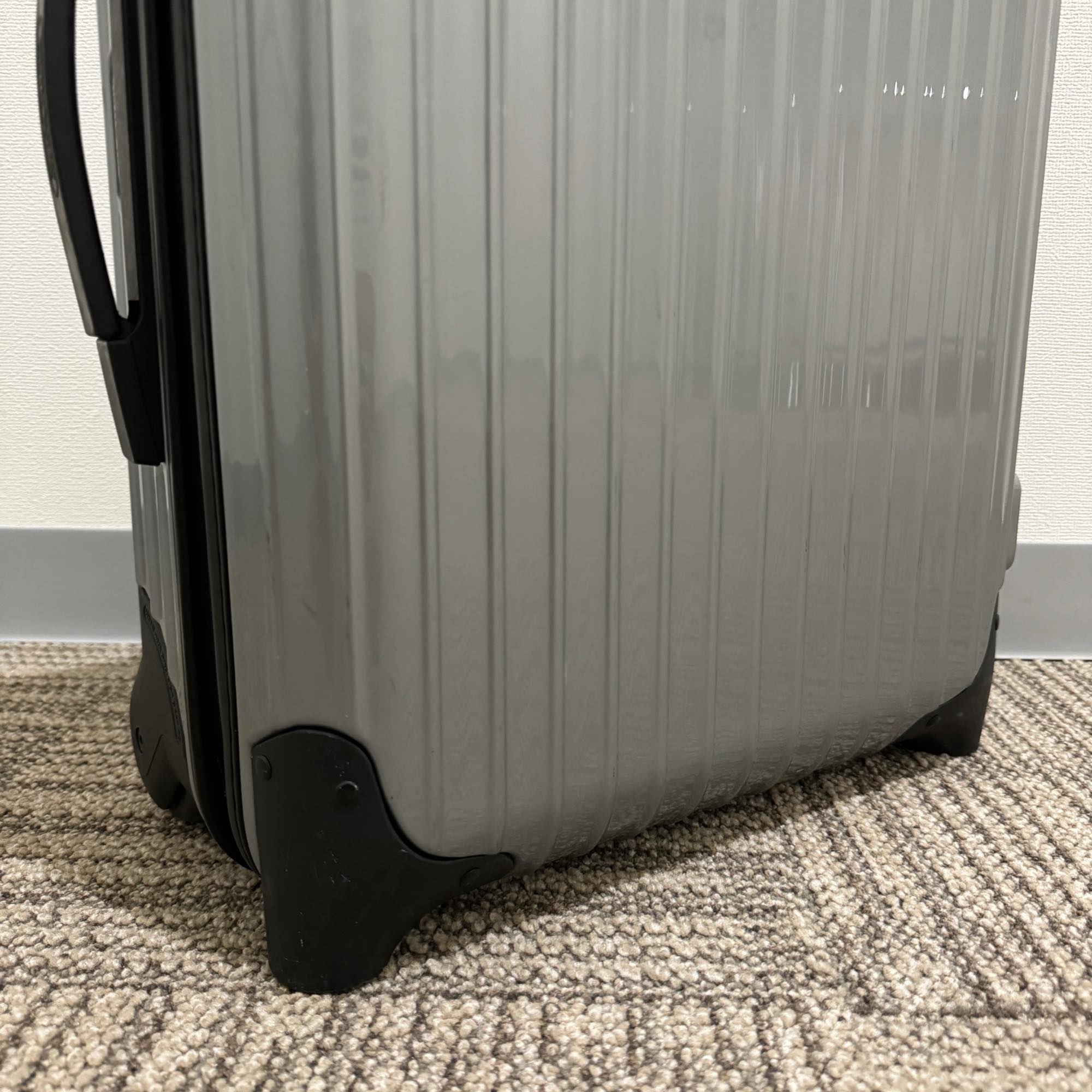 リモワ　サルサ　中古商品　856.52-3　35リットル　2輪