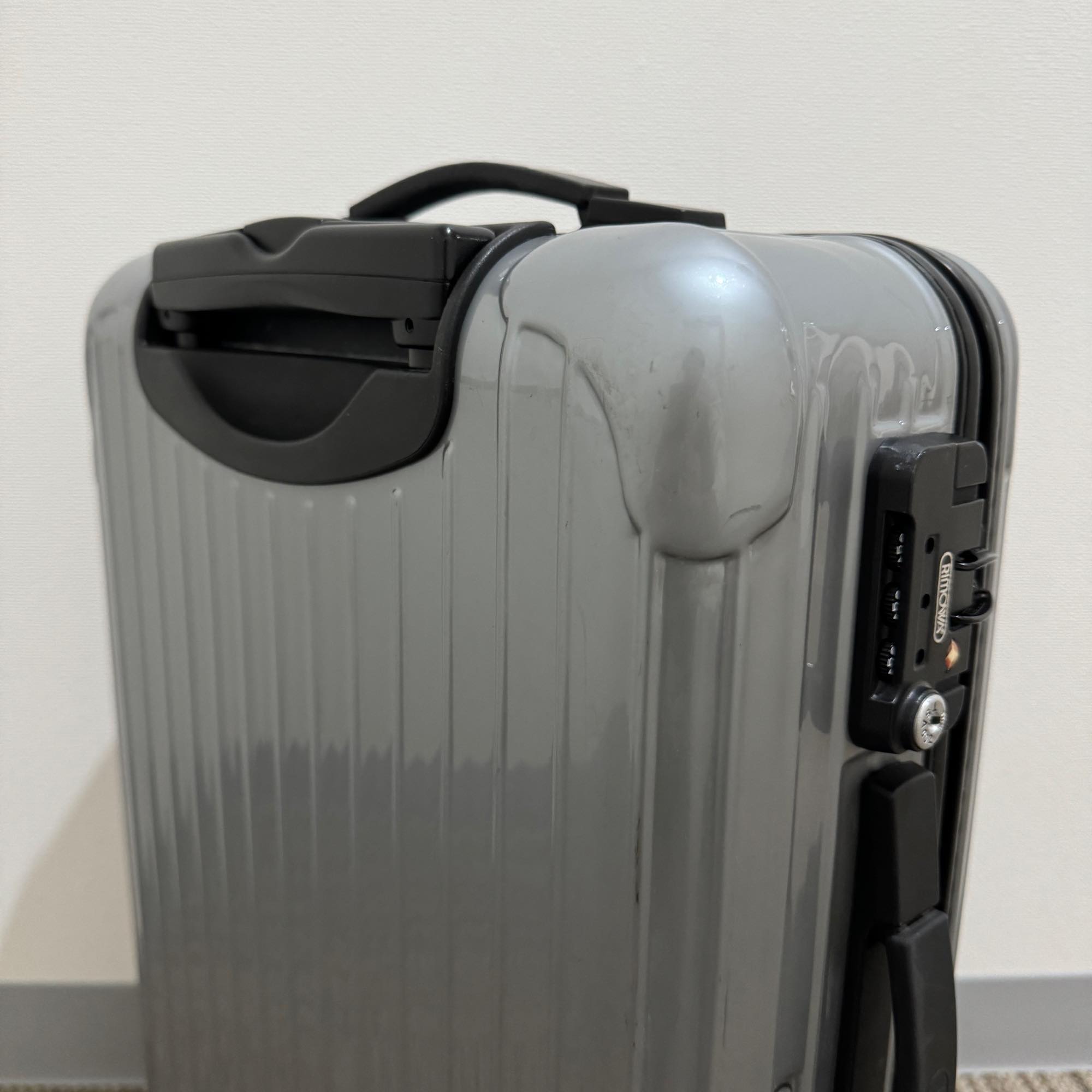 リモワ　サルサ　中古商品　856.52-3　35リットル　2輪